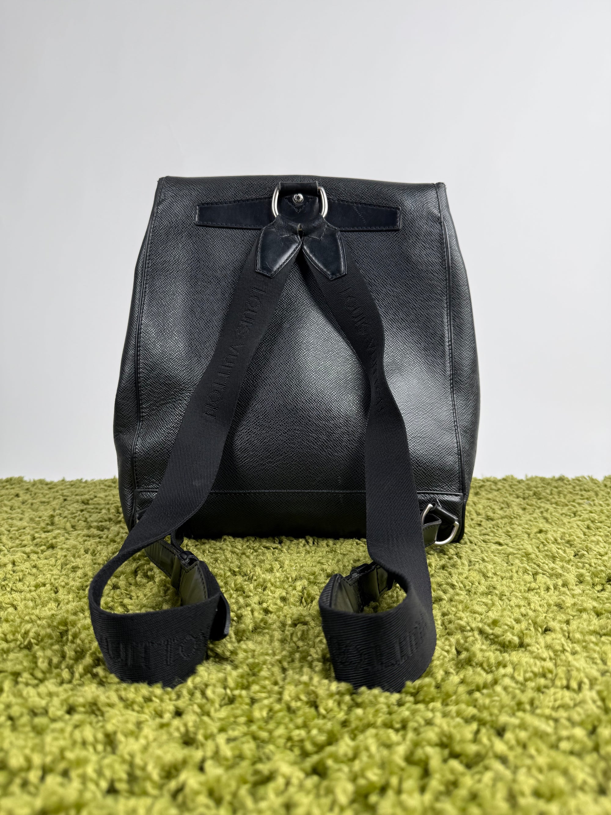 Zaino Cassiar Louis Vuitton in pelle Taiga Nero