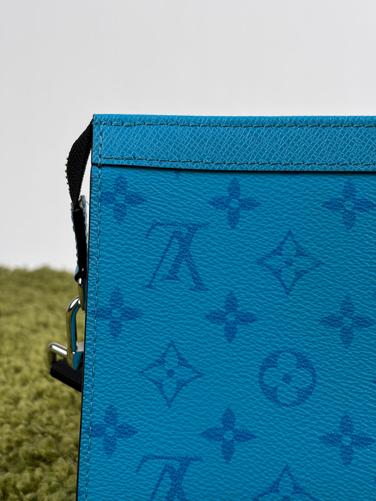 Mini Borsa a tracolla Louis Vuitton Gaston Azzurra