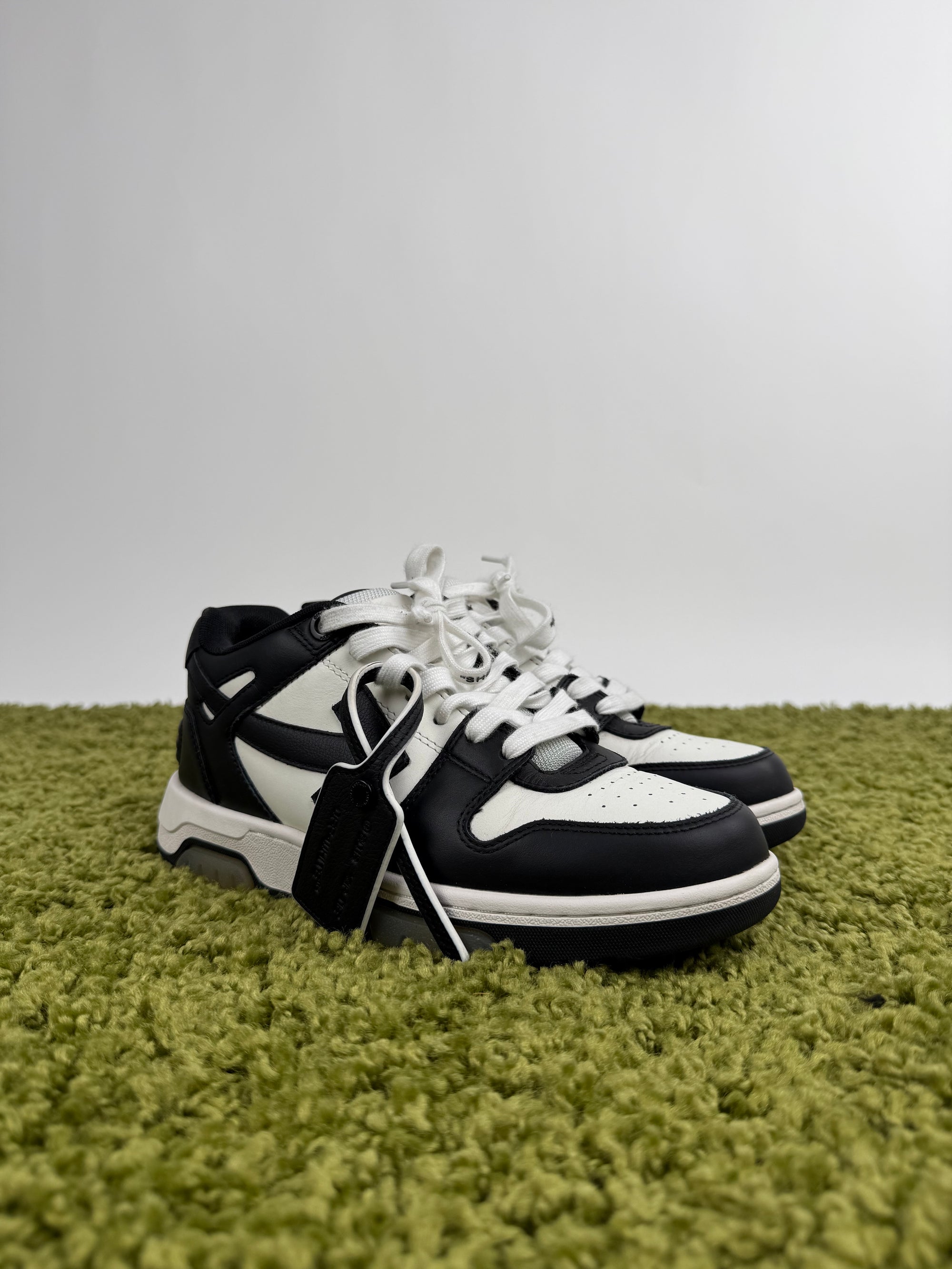 Off White Out Of Office 40