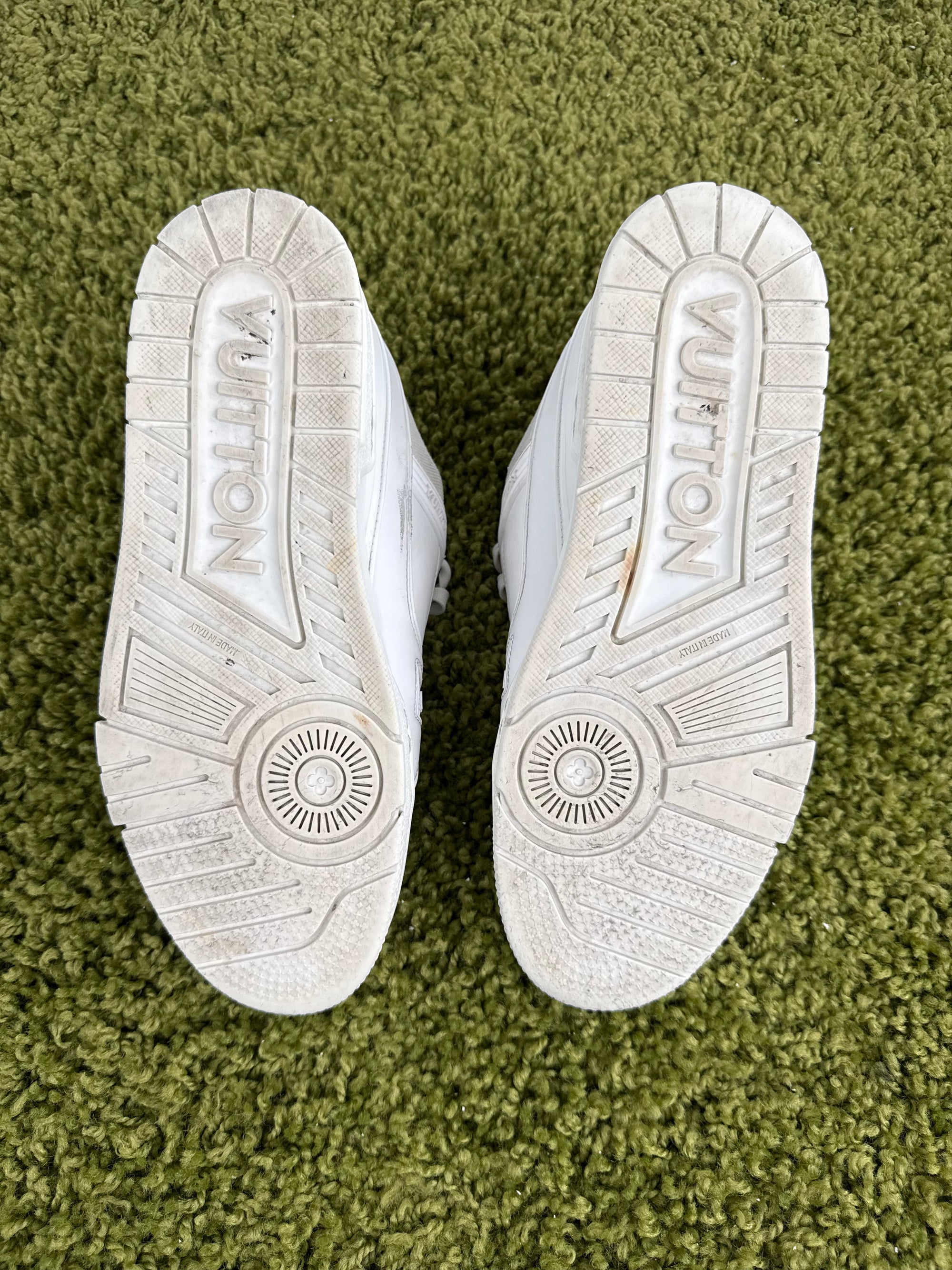Louis Vuitton Trainer 42 veste 43