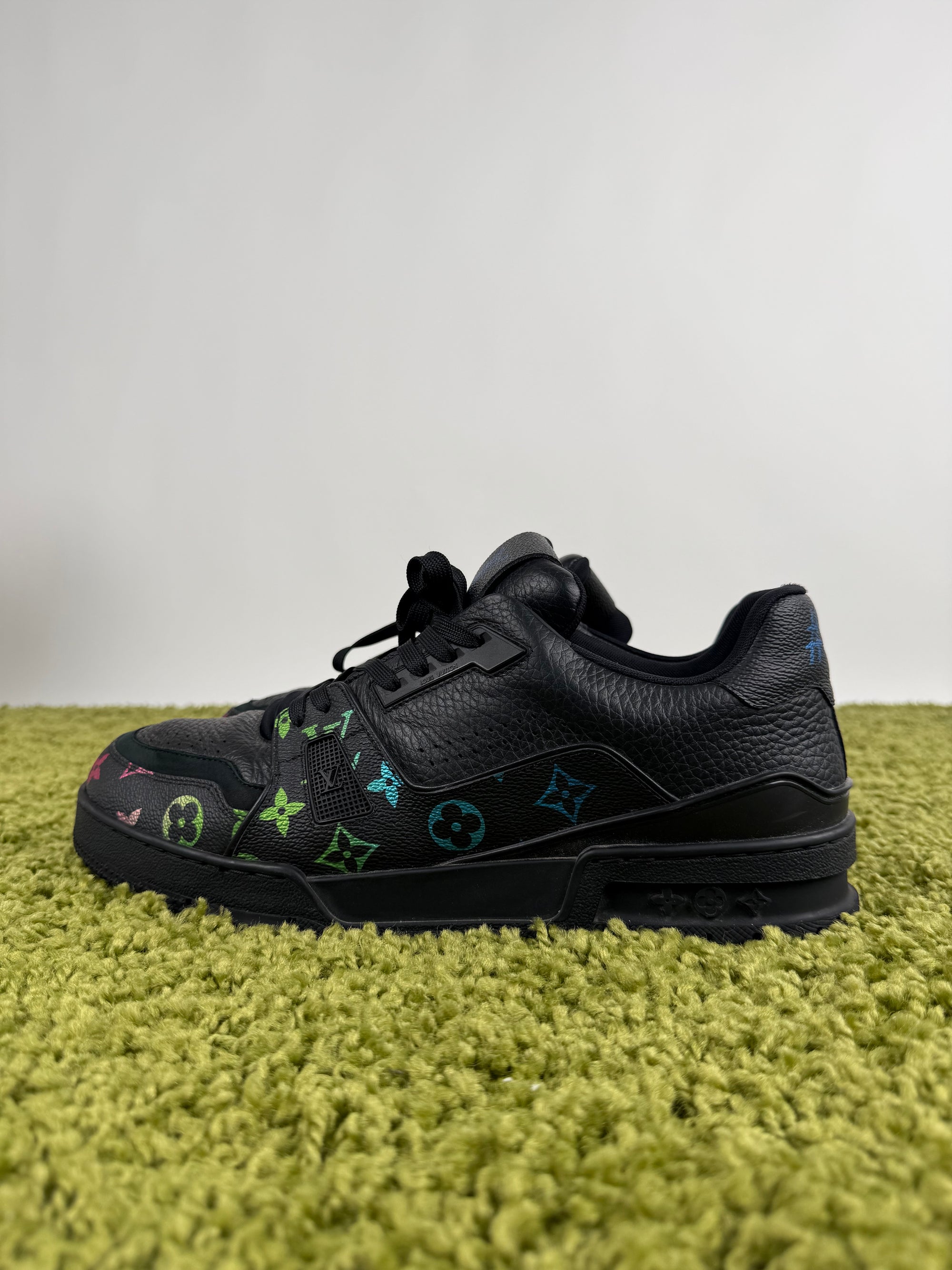 Louis Vuitton Trainer 44 veste 45