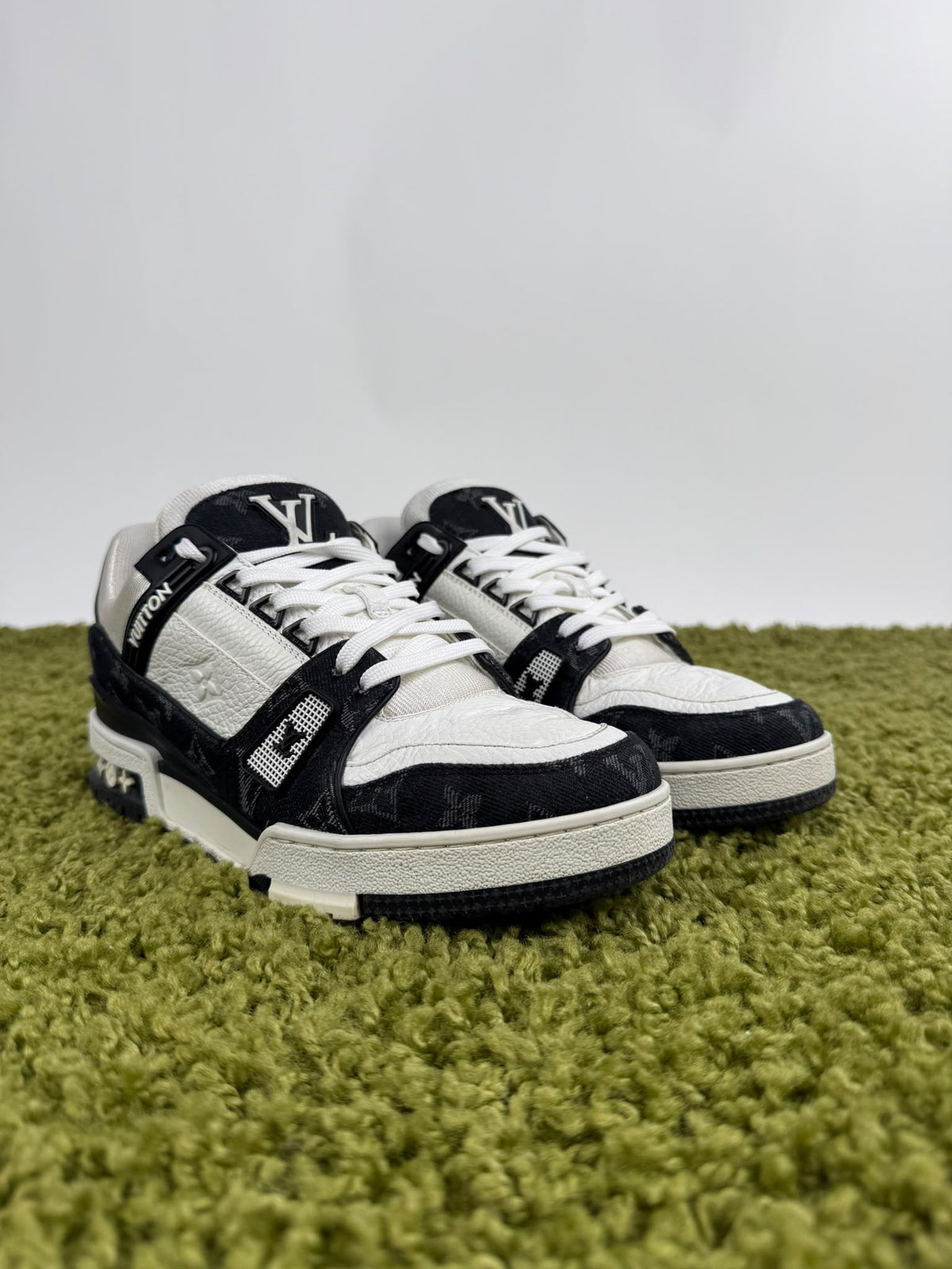 Louis Vuitton Trainer in Denim Nero 6.5