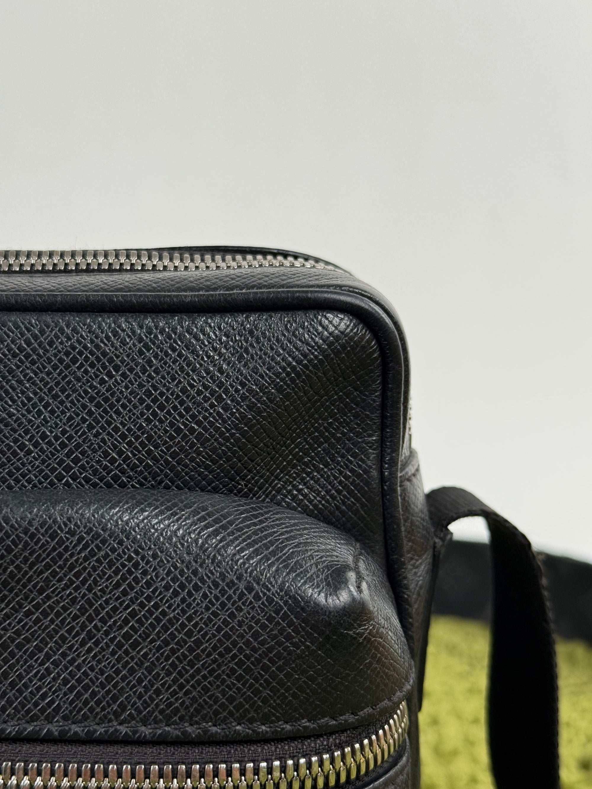 Borsa Outdoor Messenger Monogram Eclipse Taiga Louis Vuitton Nera