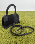 Borsa Balenciaga Hourglass Small in denim patchwork nero con logo B metallico argento
