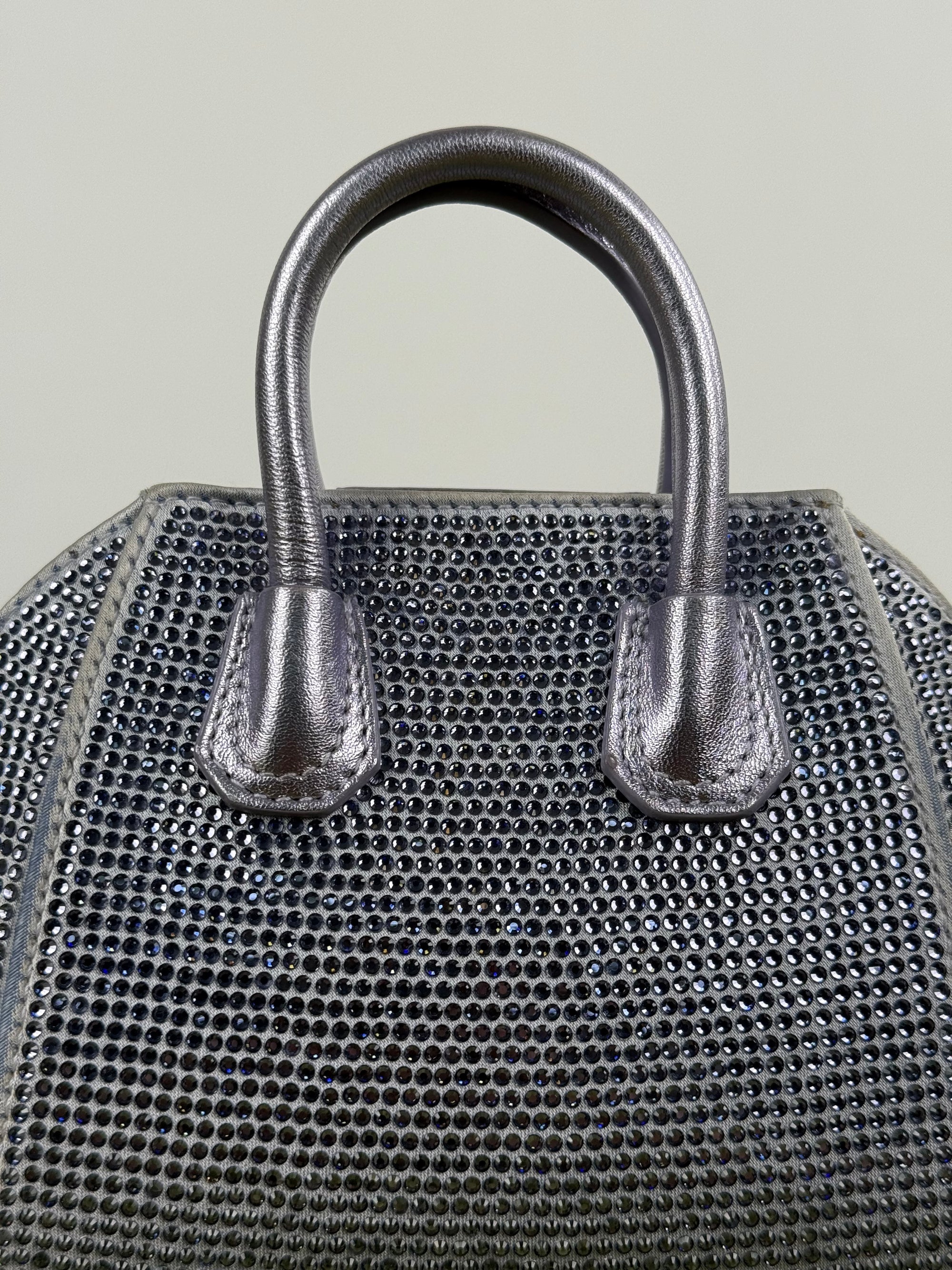 Borsa Micro Antigona In raso Con strass lavanda Viola