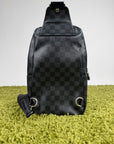 Mono spalla Louis Vuitton Avenue Sling Nero