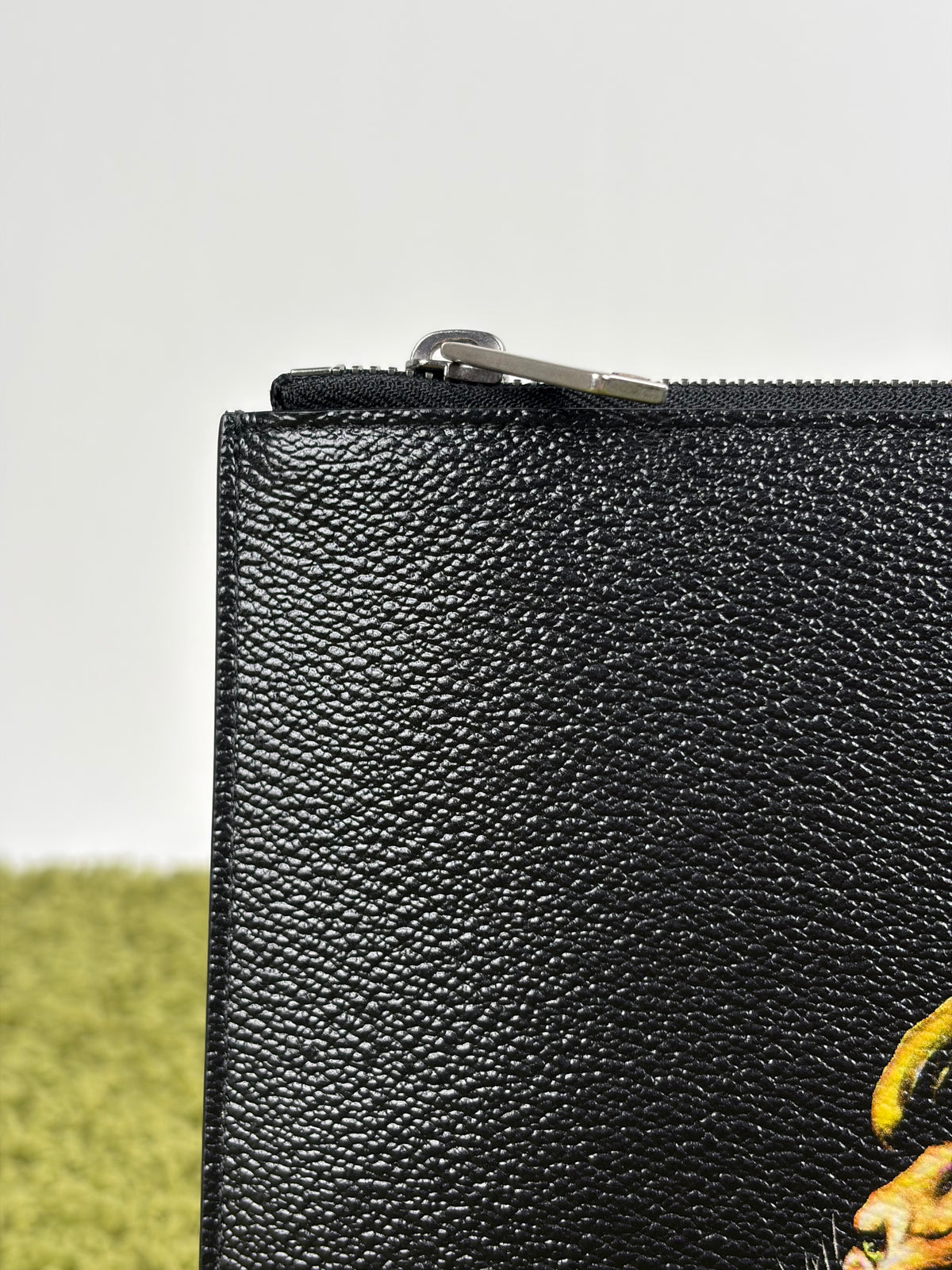 Pochette Givenchy Leo in pelle Nero