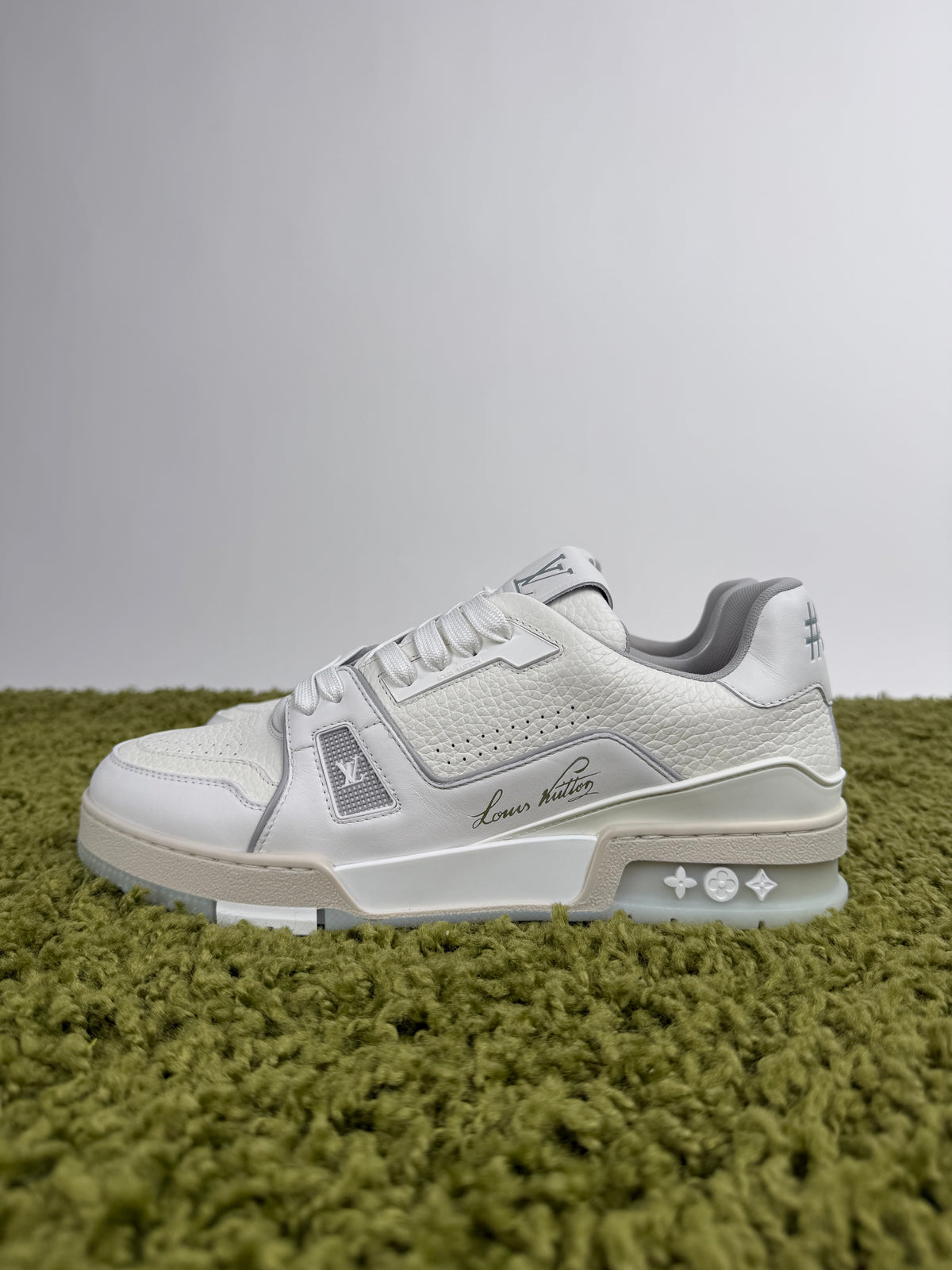 Louis Vuitton Trainer Bianca 7.5