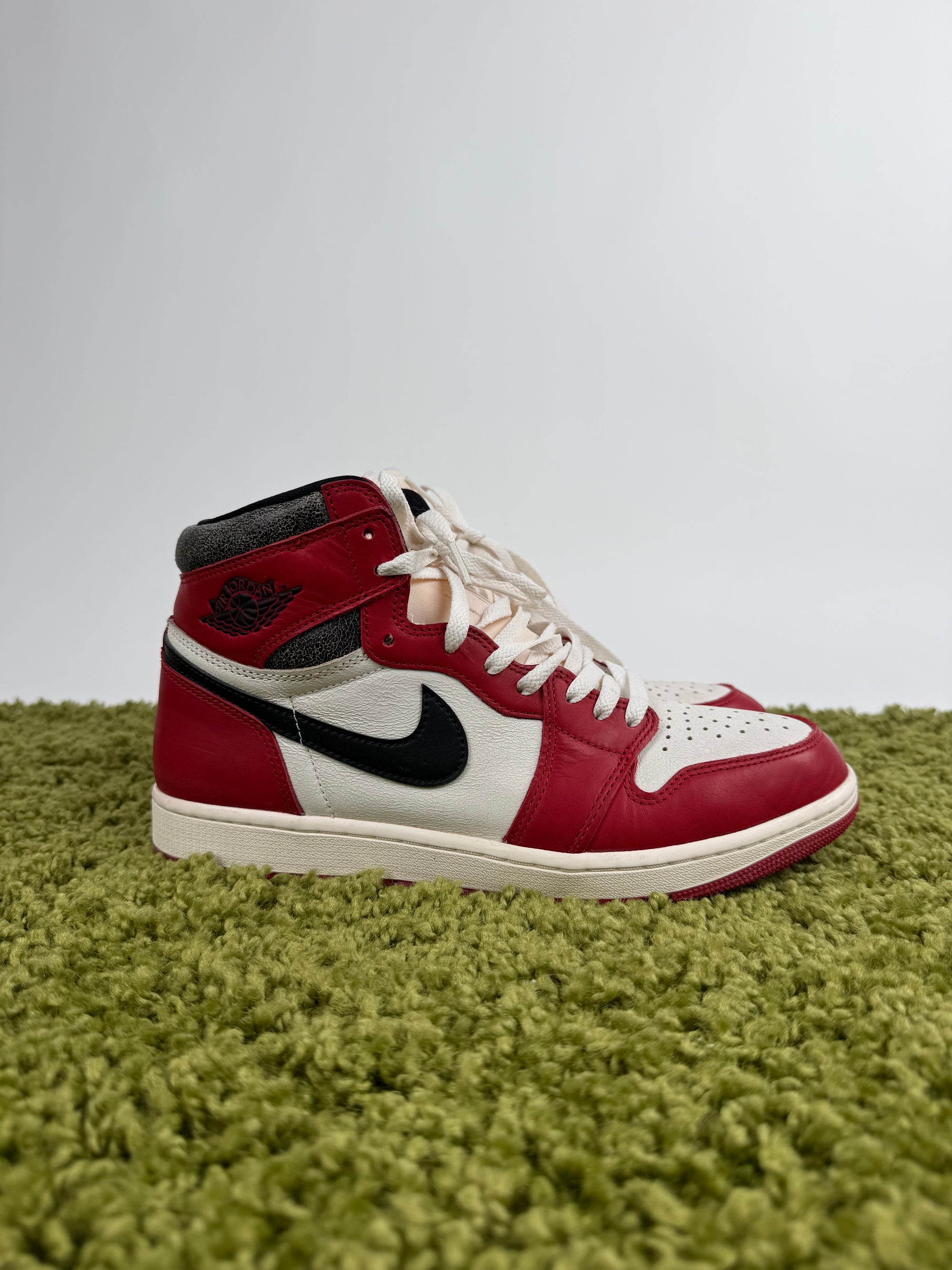 Nike Air Jordan 1 Retro High OG Chicago Lost and Found 44.5