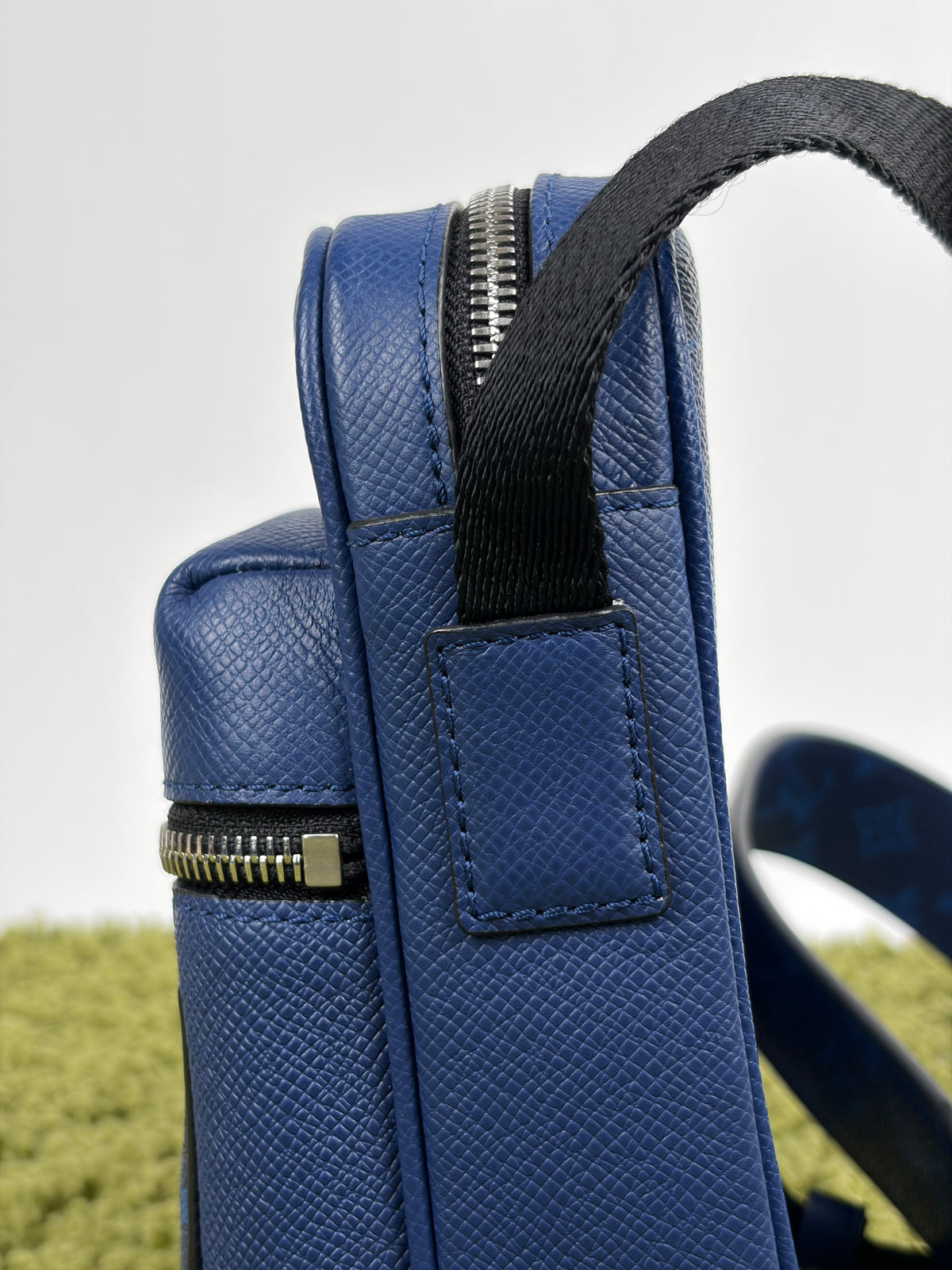 Borsa Louis Vuitton Outdoor Messenger Blu