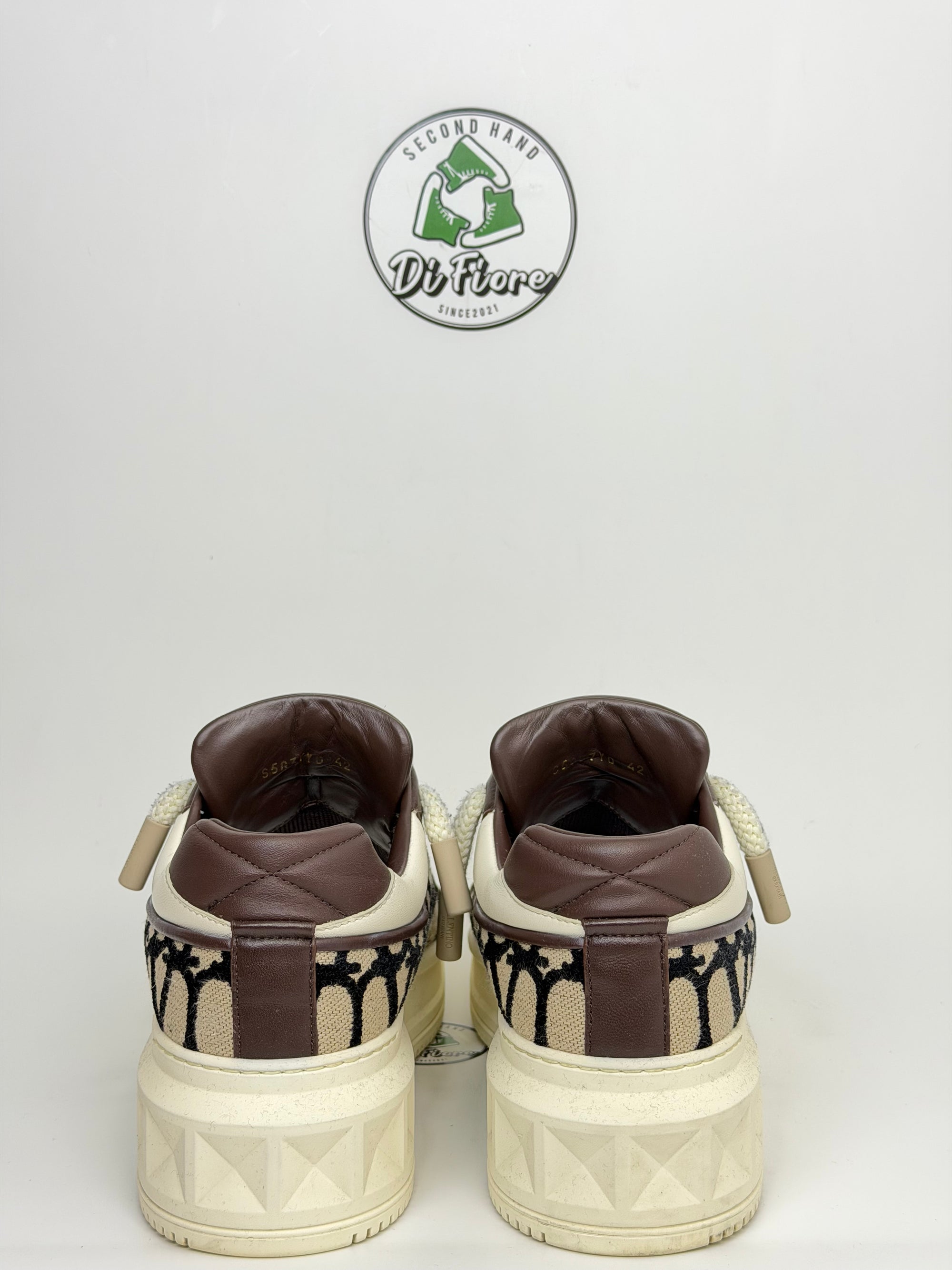 Valentino Size 42 beige marroni e nere