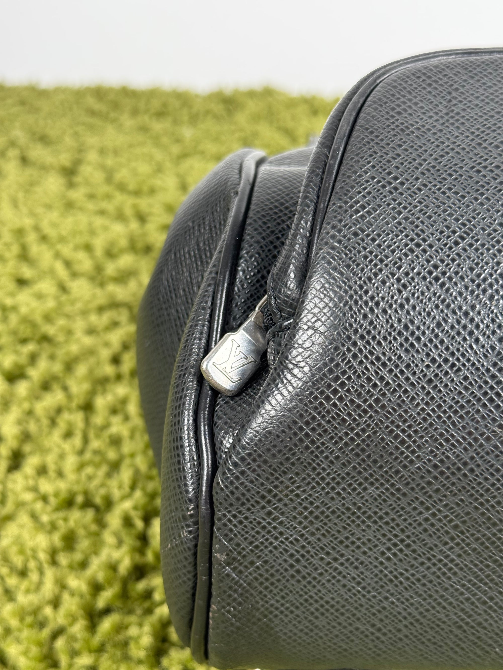 Zaino Cassiar Louis Vuitton in pelle Taiga Nero