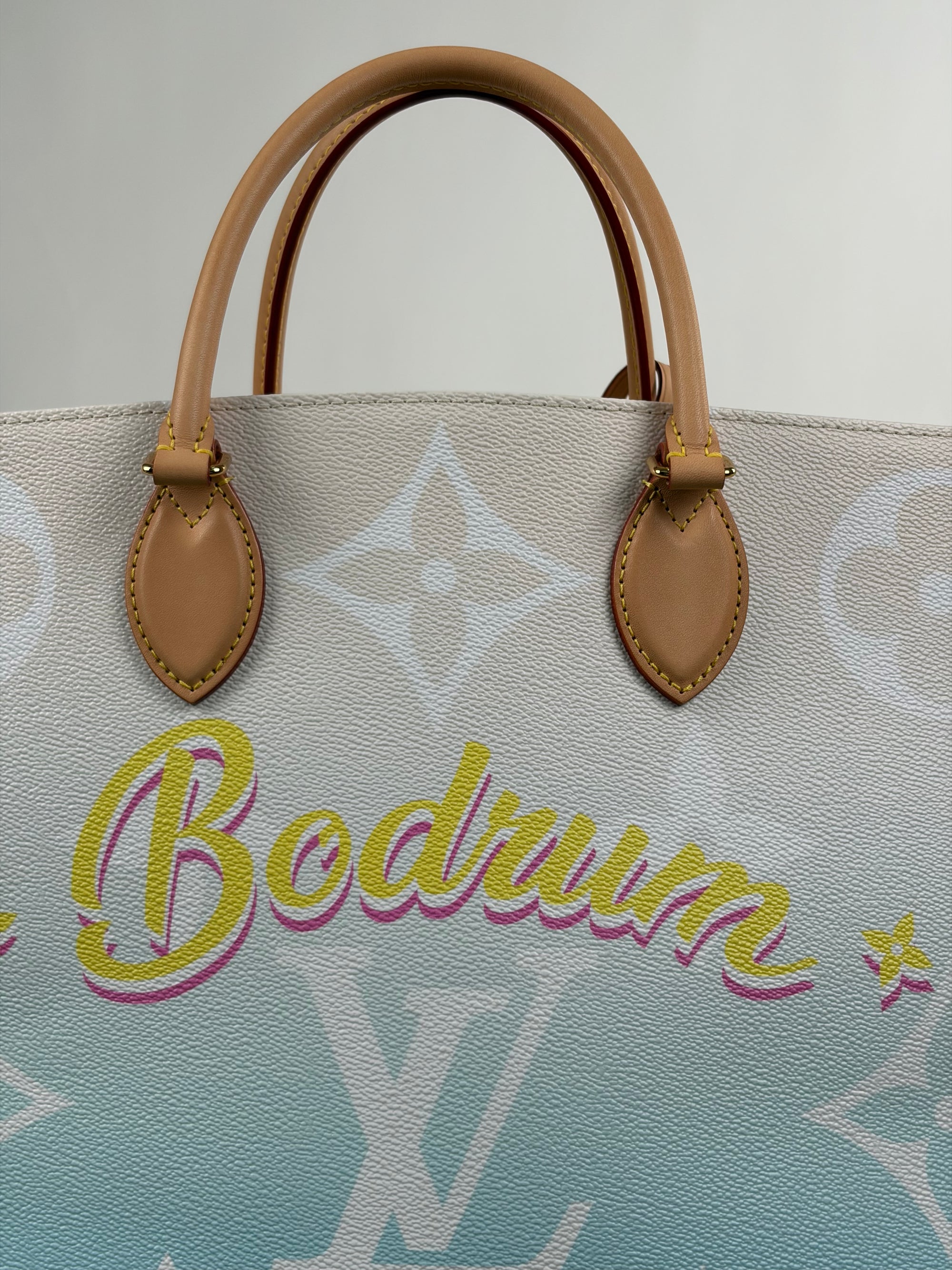 Borsa Louis Vuitton OnTheGo azzurra bianca e gialla