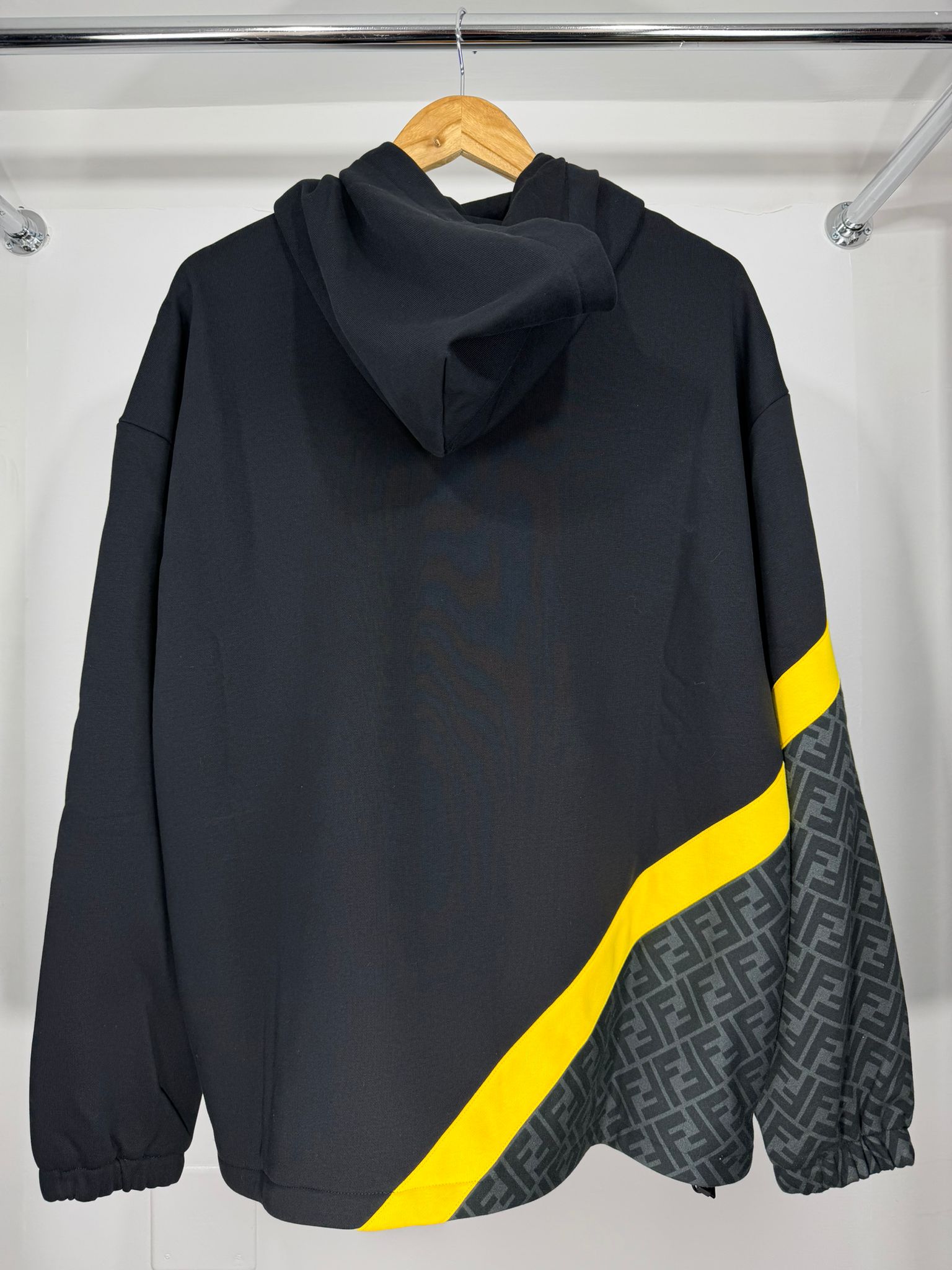 Felpa Fendi Size XL nero e giallo