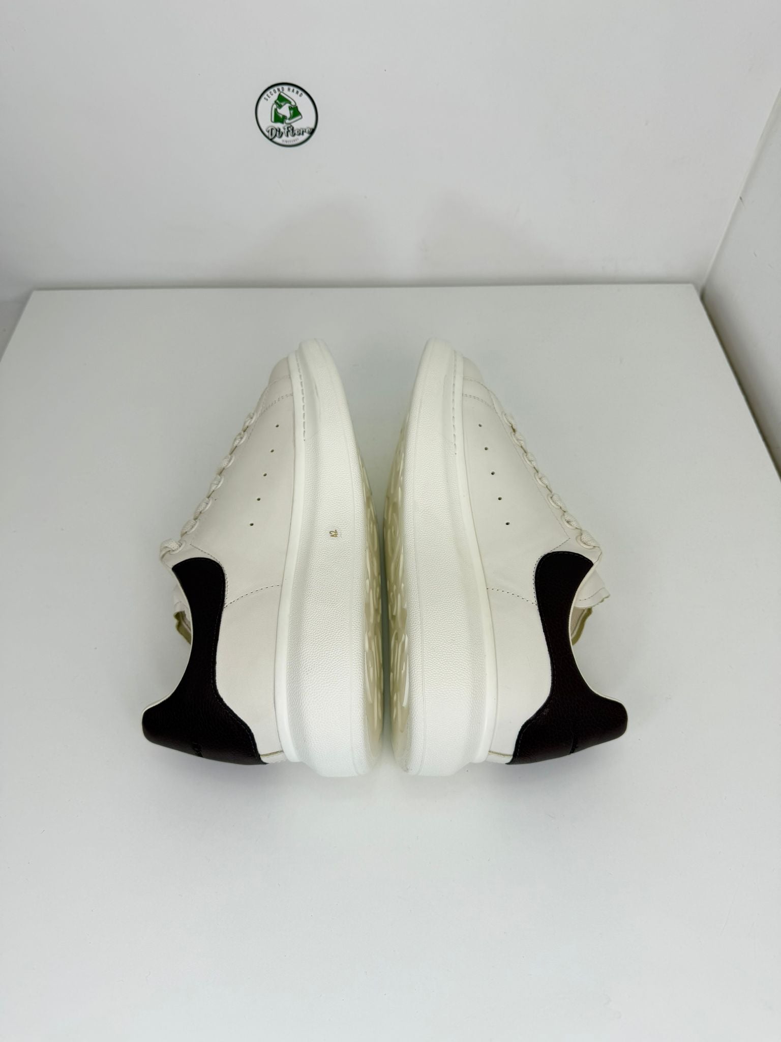 McQueen Size 42 bianca e marroncino