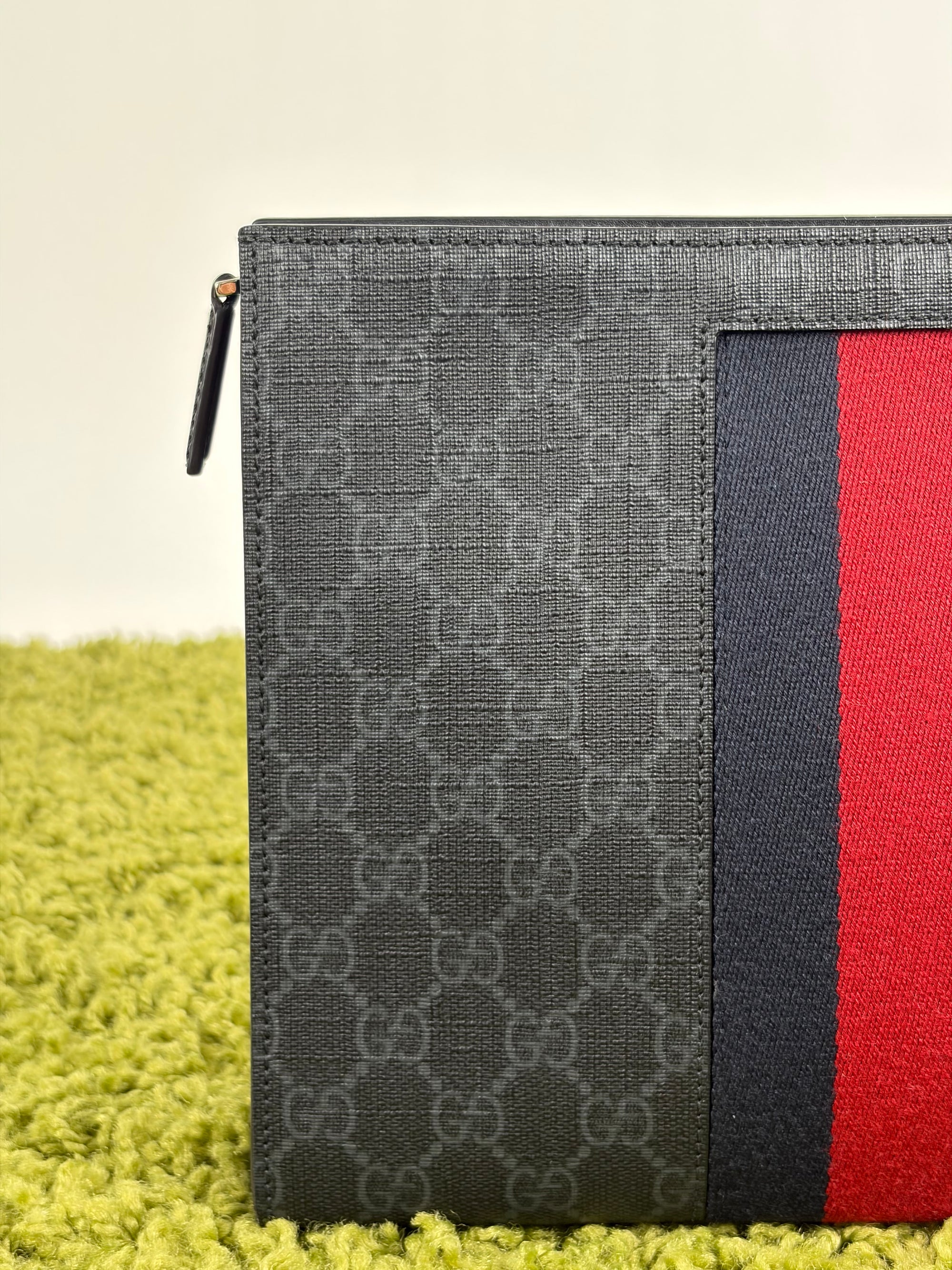 Pochette Gucci nera blu e rossa