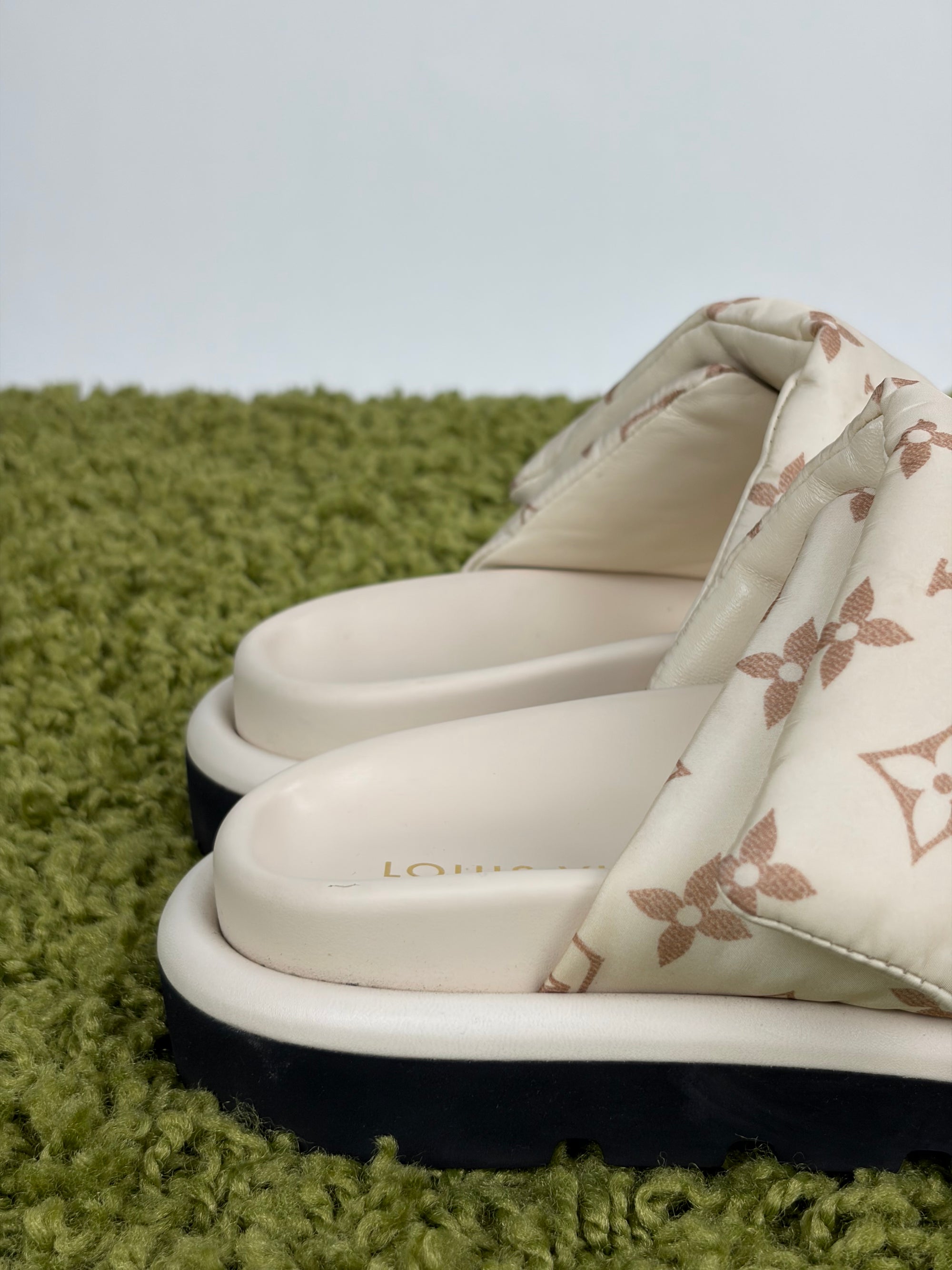 Sandali Louis Vuitton Size 39 beige