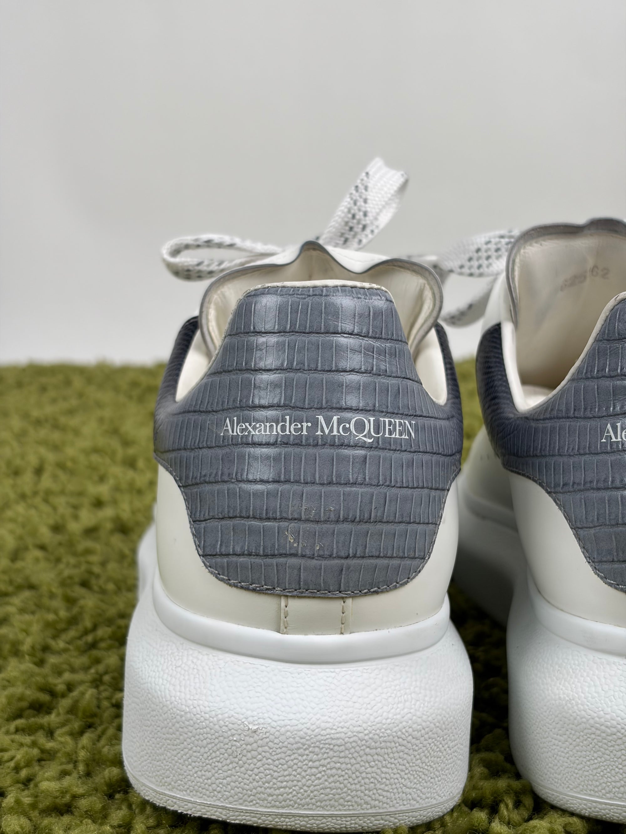 Mcqueen Size 42 bianche e blu