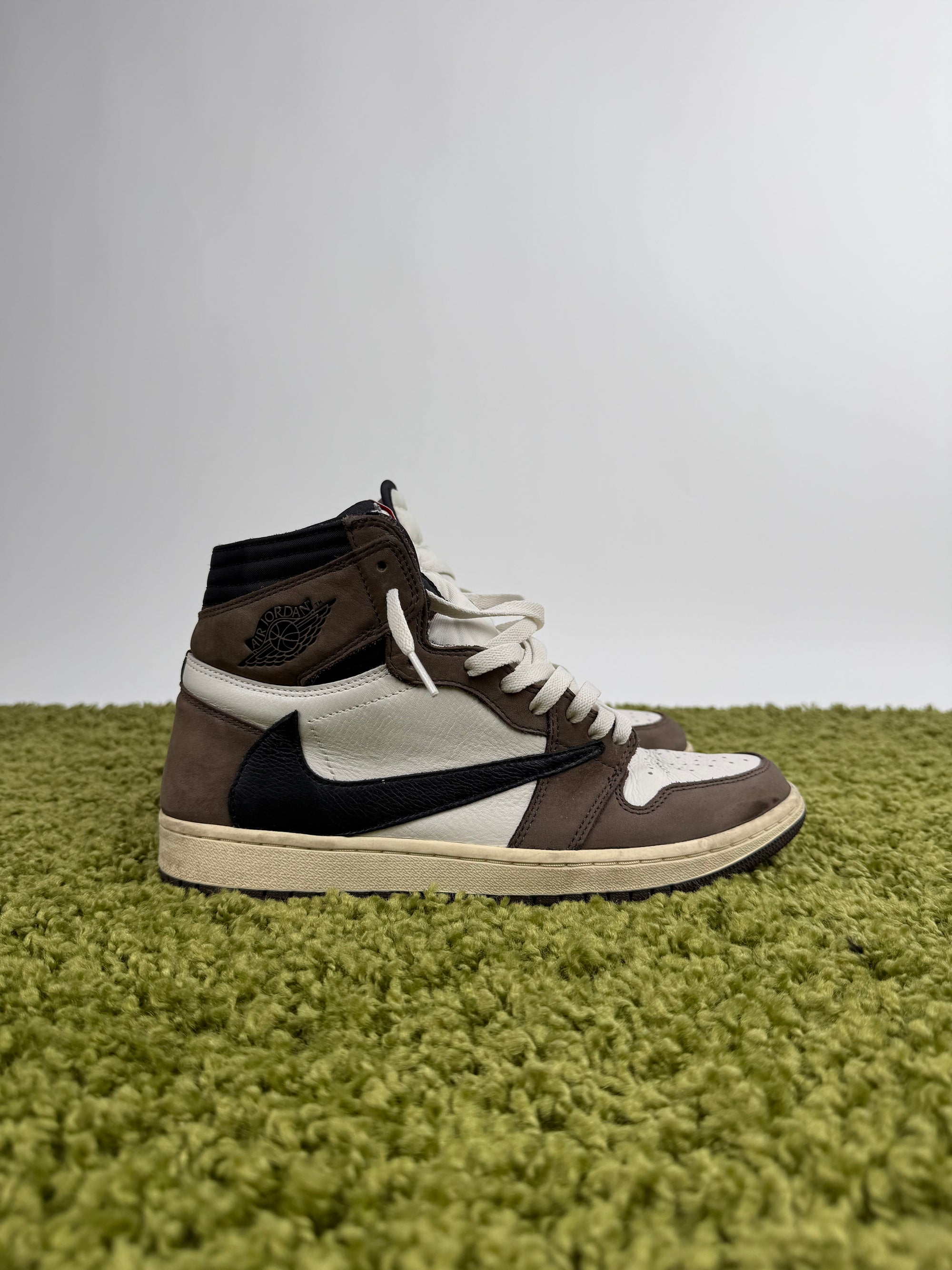 Jordan 1 Retro High Travis Scott Mocha 45