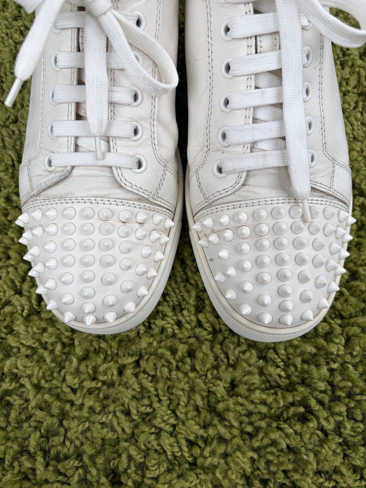 Christian Louboutin Spikes Low Bianca 41 - Second Hand Di Fiore