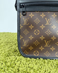 Borsa Messenger Louis Vuitton Macassar Archy Gm con finiture in pelle nera