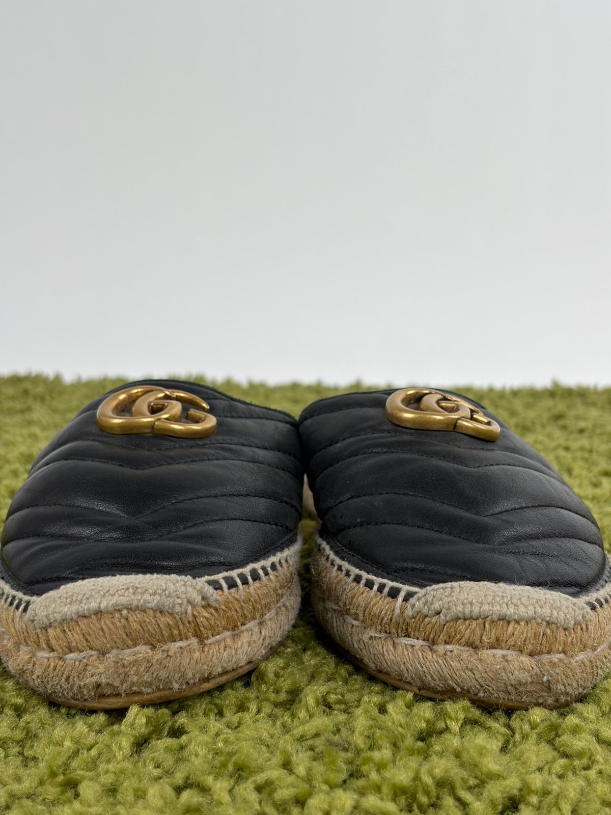 Sandali Gucci Size 38.5 neri e oro - Second Hand Di Fiore
