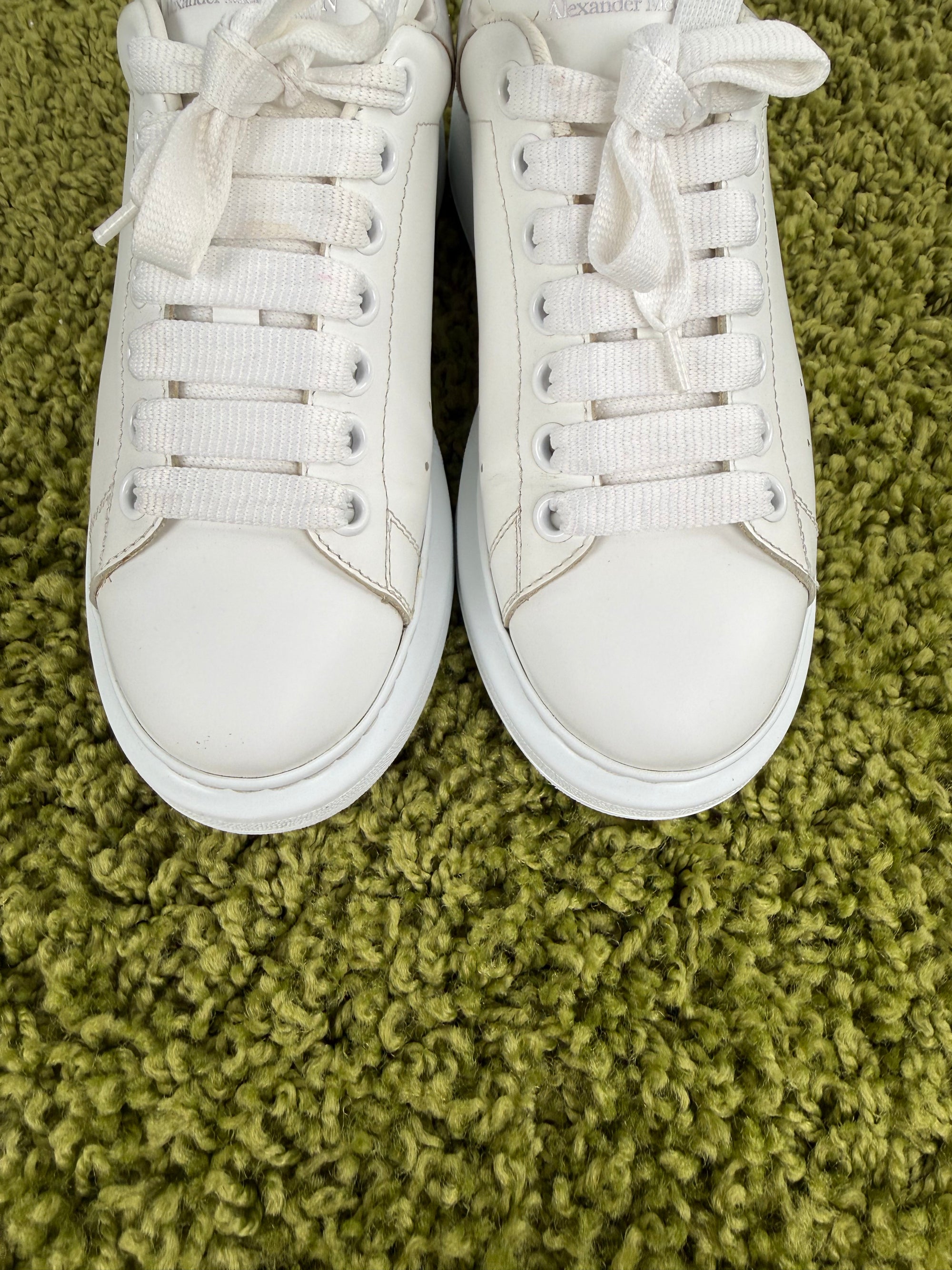 Alexander Mcqueen Sneaker bianca con dettaglio in argento 38.5