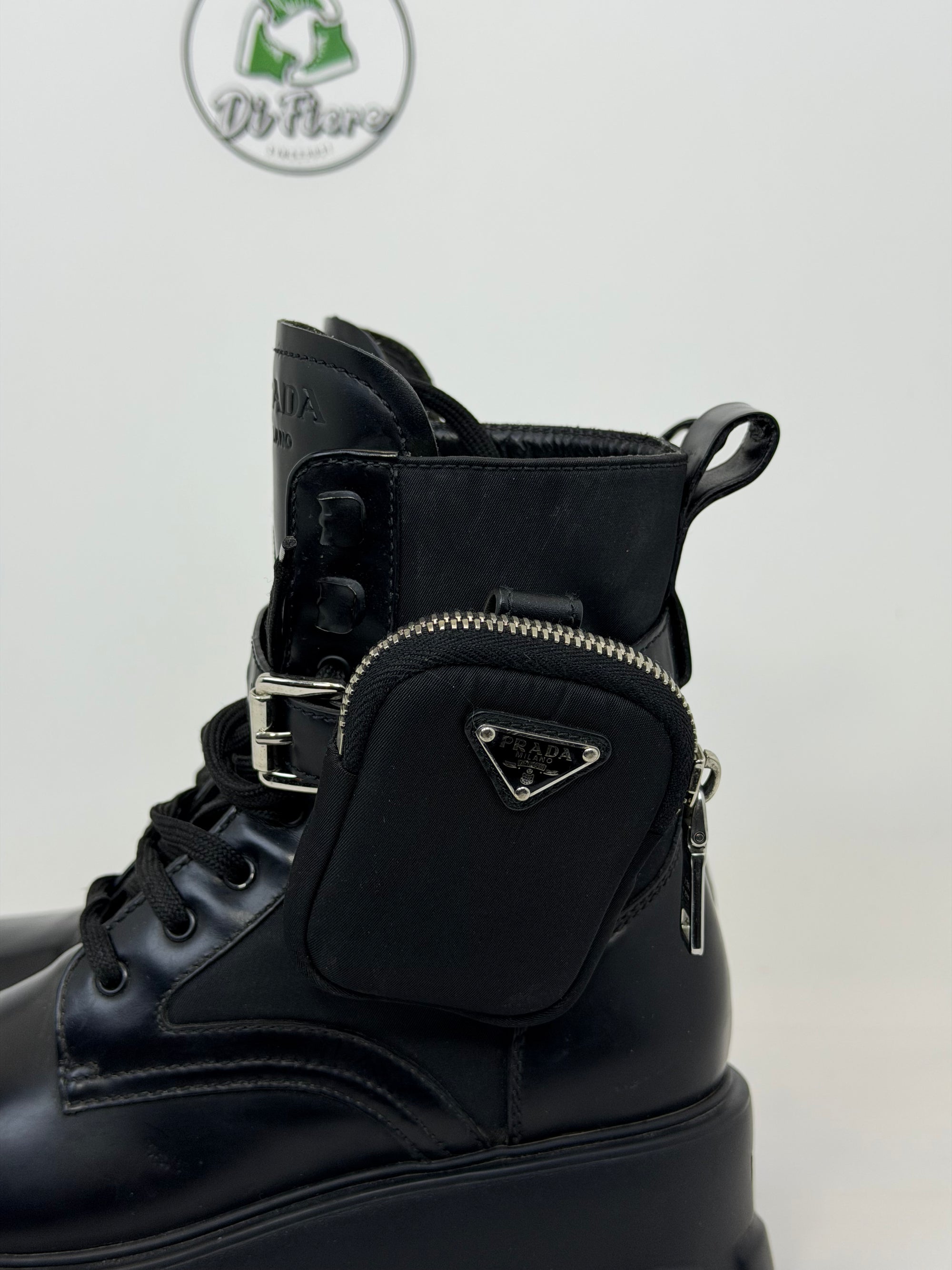 Stivali Prada Monolith in pelle e Re-nylon con pouch Size 36 nero