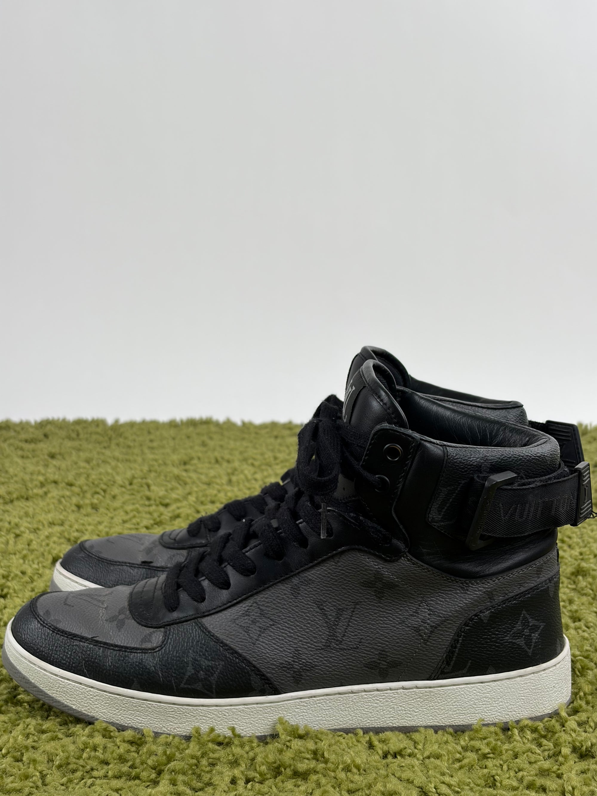 Louis vuitton rivoli Size 7=41 calza 42 nere e grigie