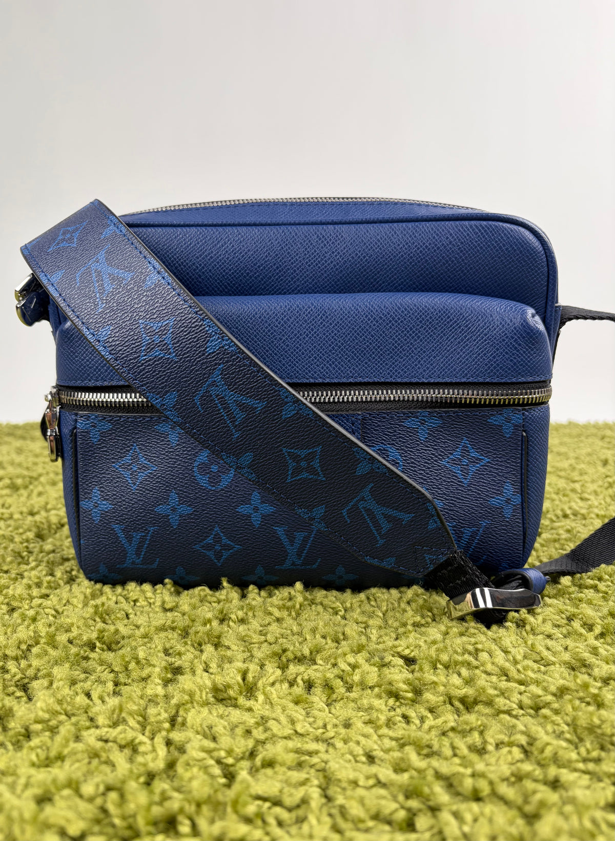 Borsa Louis Vuitton Outdoor Messenger Blu