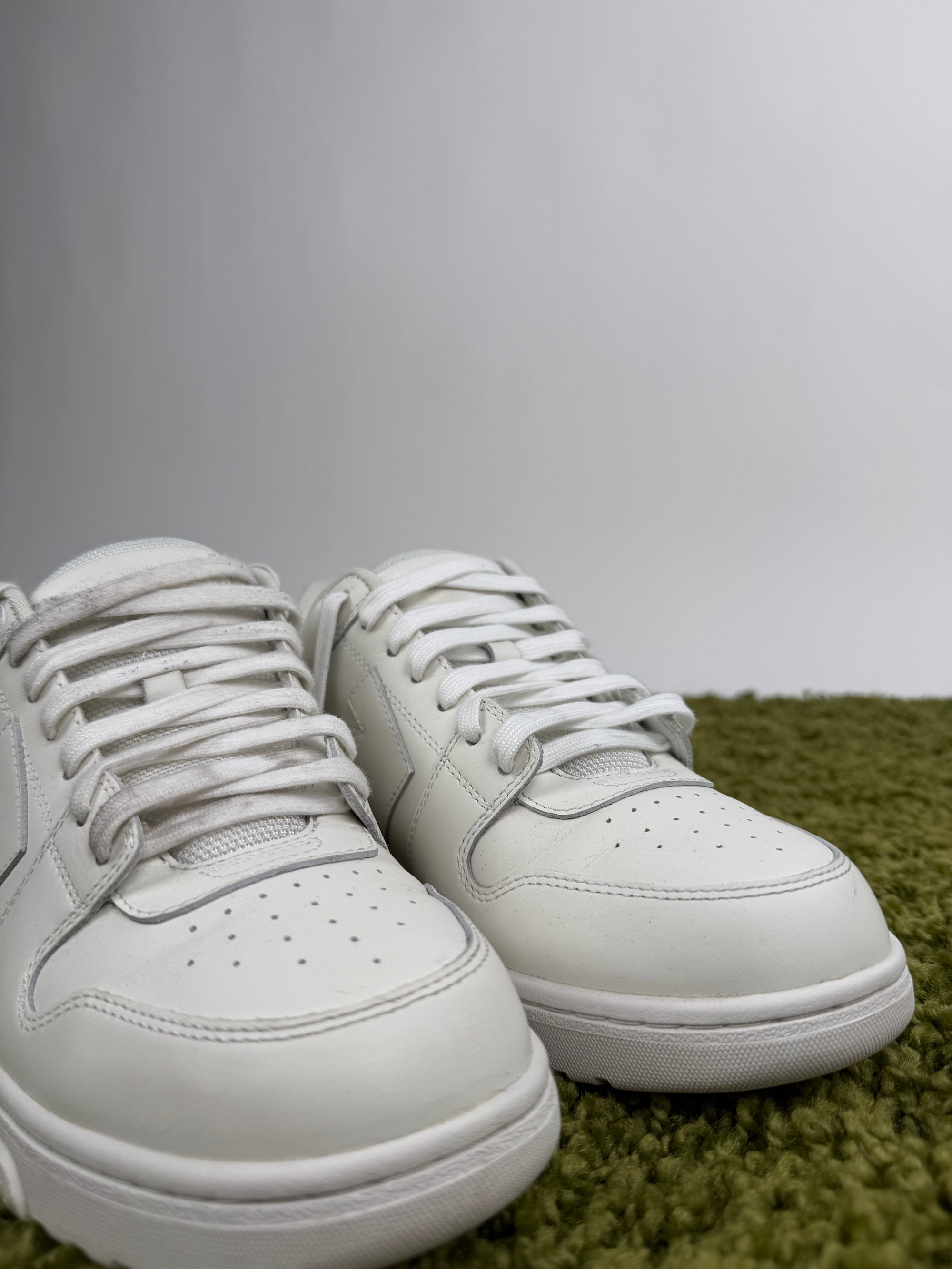 Off White Out Of Office 515 42