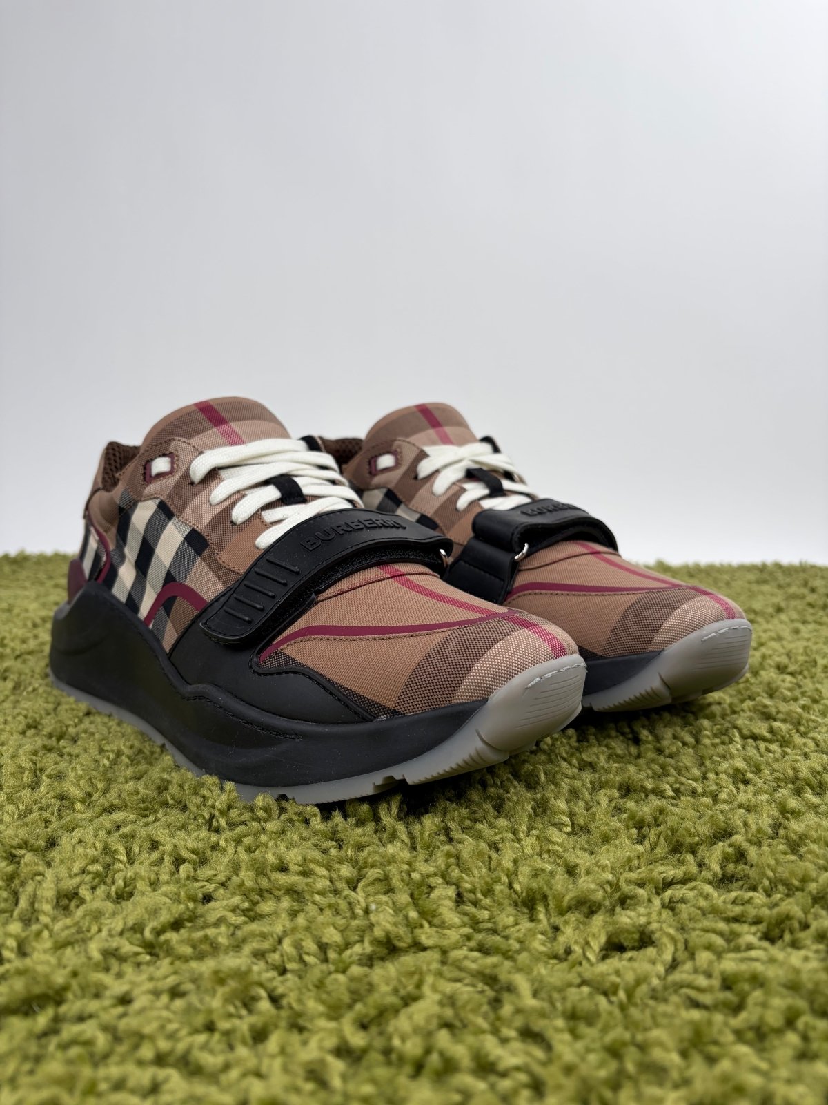 Burberry New Runner Beige 46 - Second Hand Di Fiore
