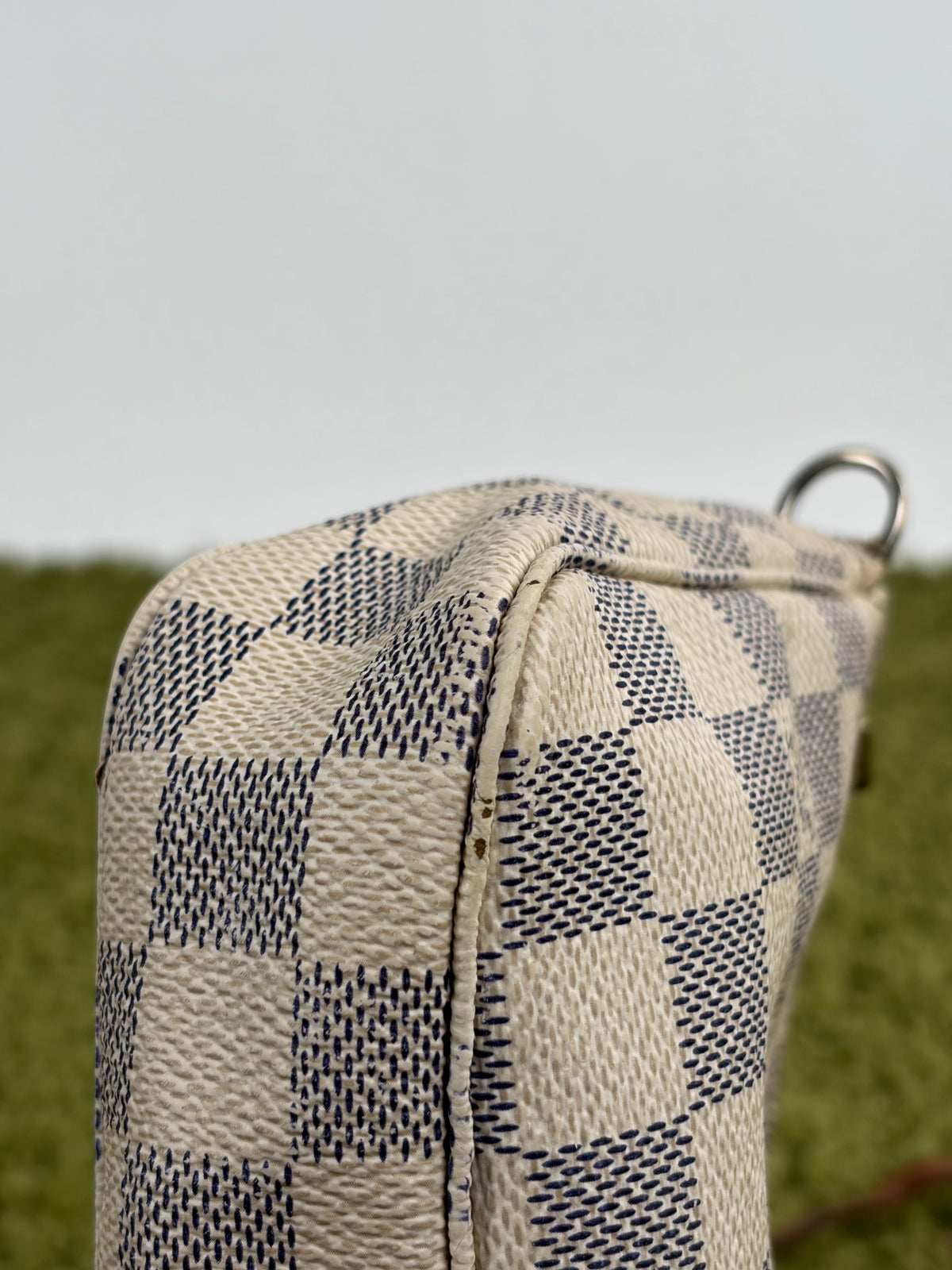 Pochette Accessories Louis Vuitton  in tela Damier Azur Bianca Monogram