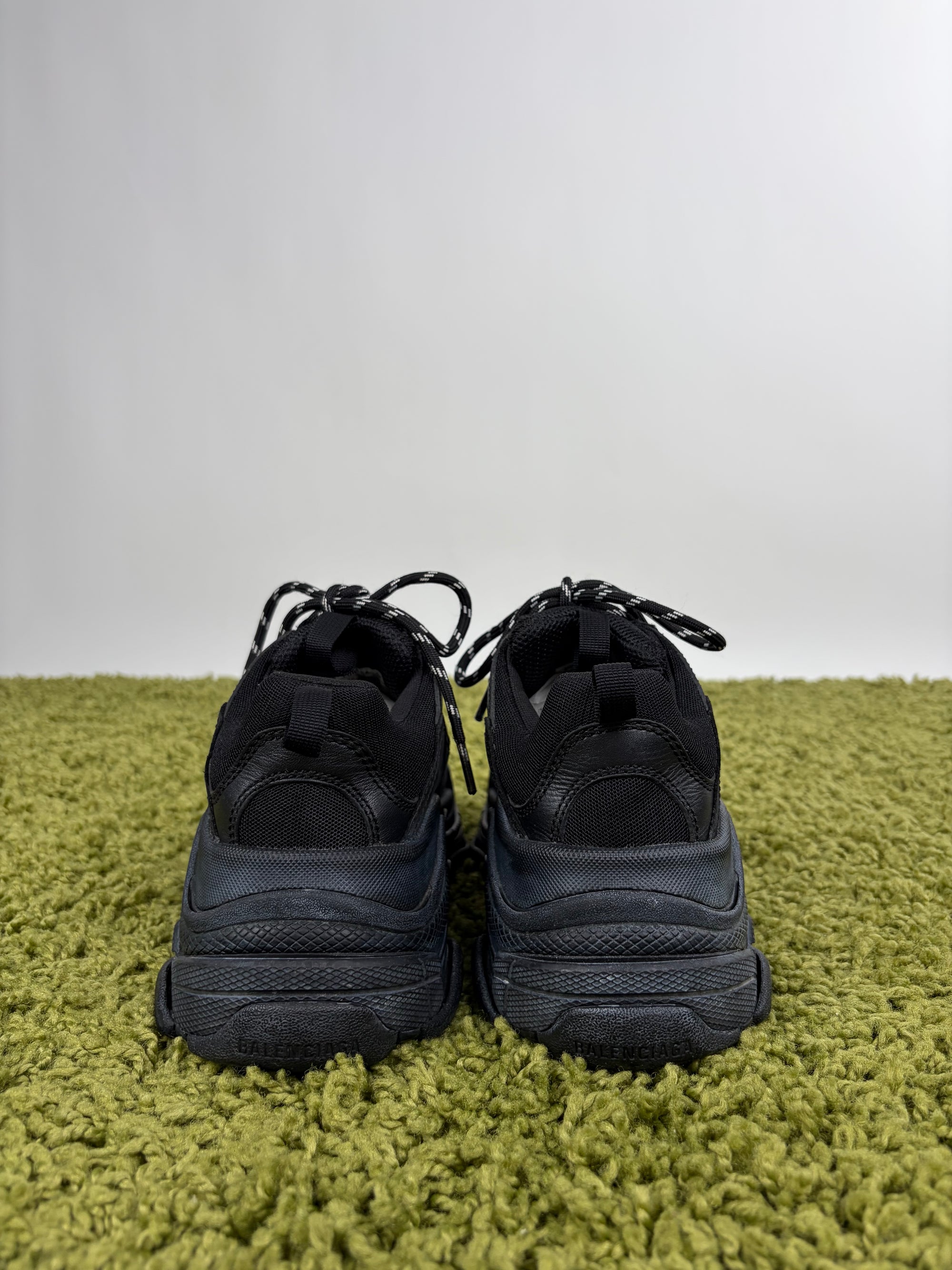 Balenciaga Triple S Size 38 nere effetto usato