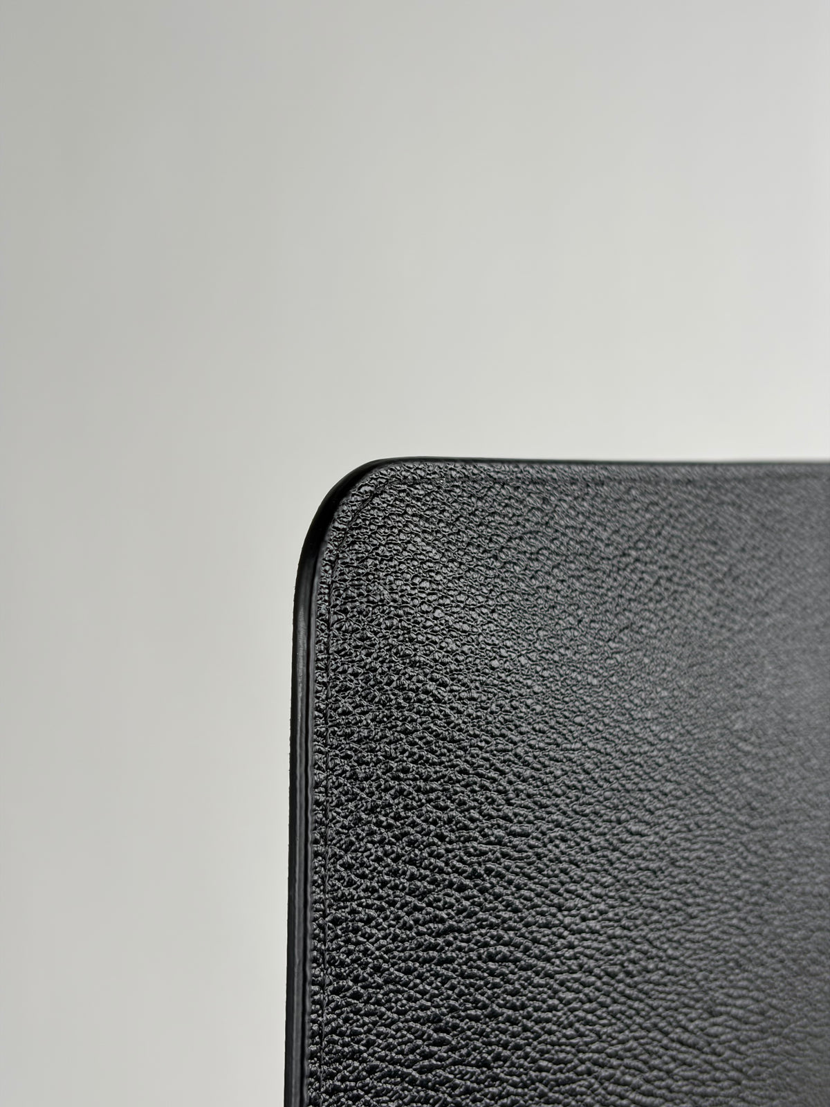 Pochette Givenchy Leo in pelle Nero
