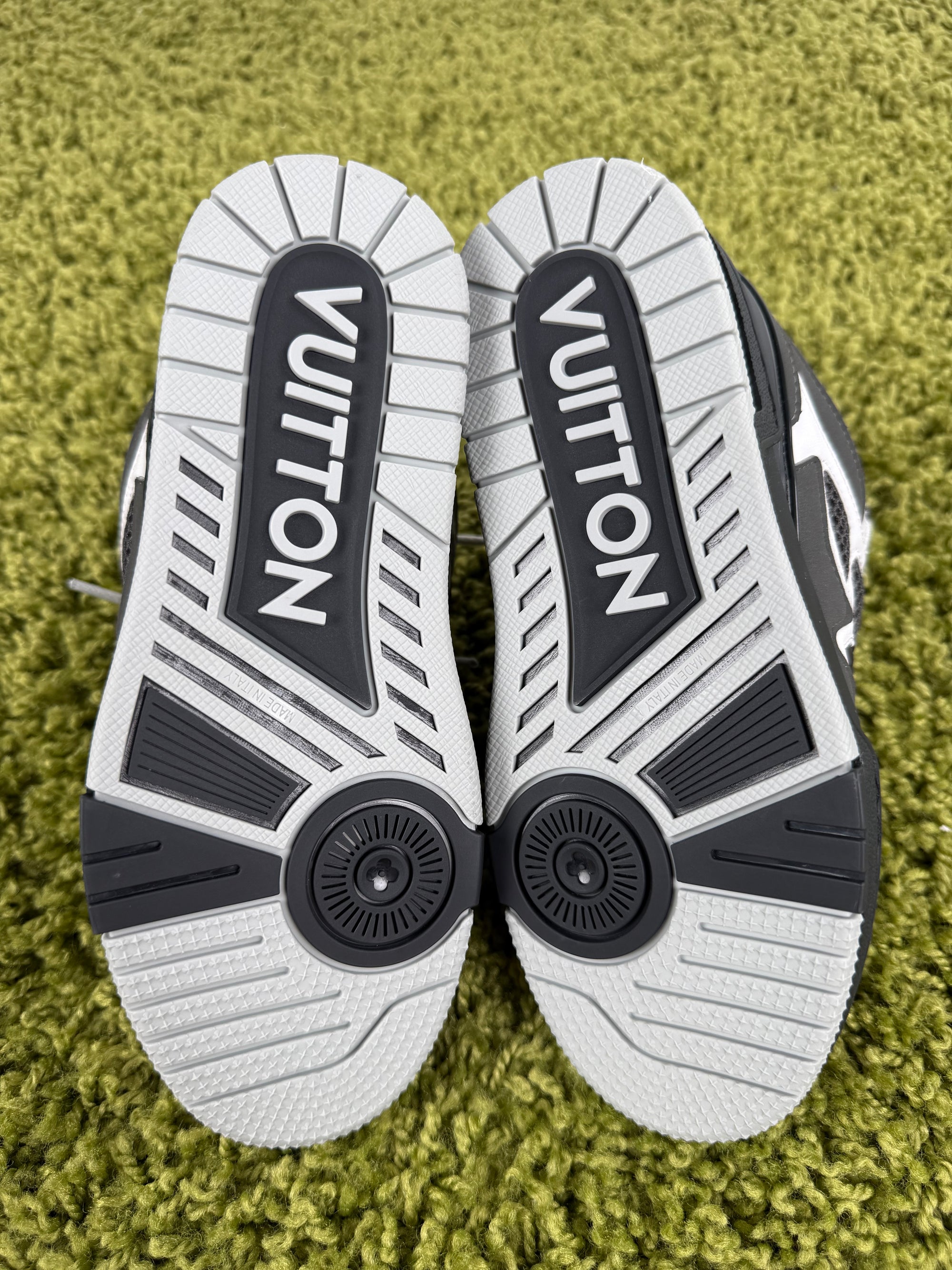 Louis Vuitton Skate Grigio Scuro 2