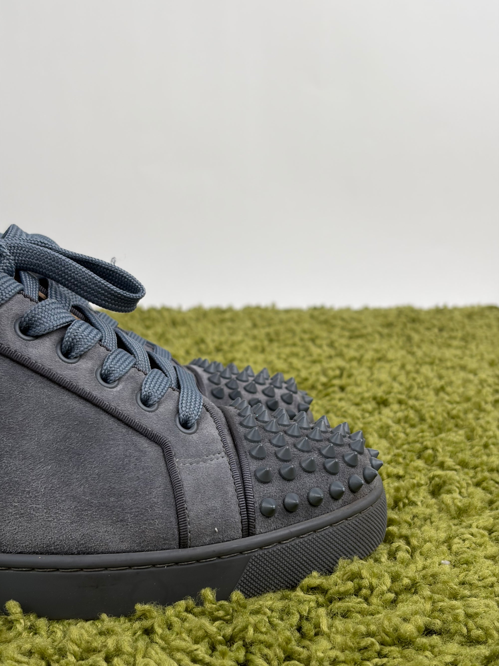 Louboutin basse Size 41 grigie