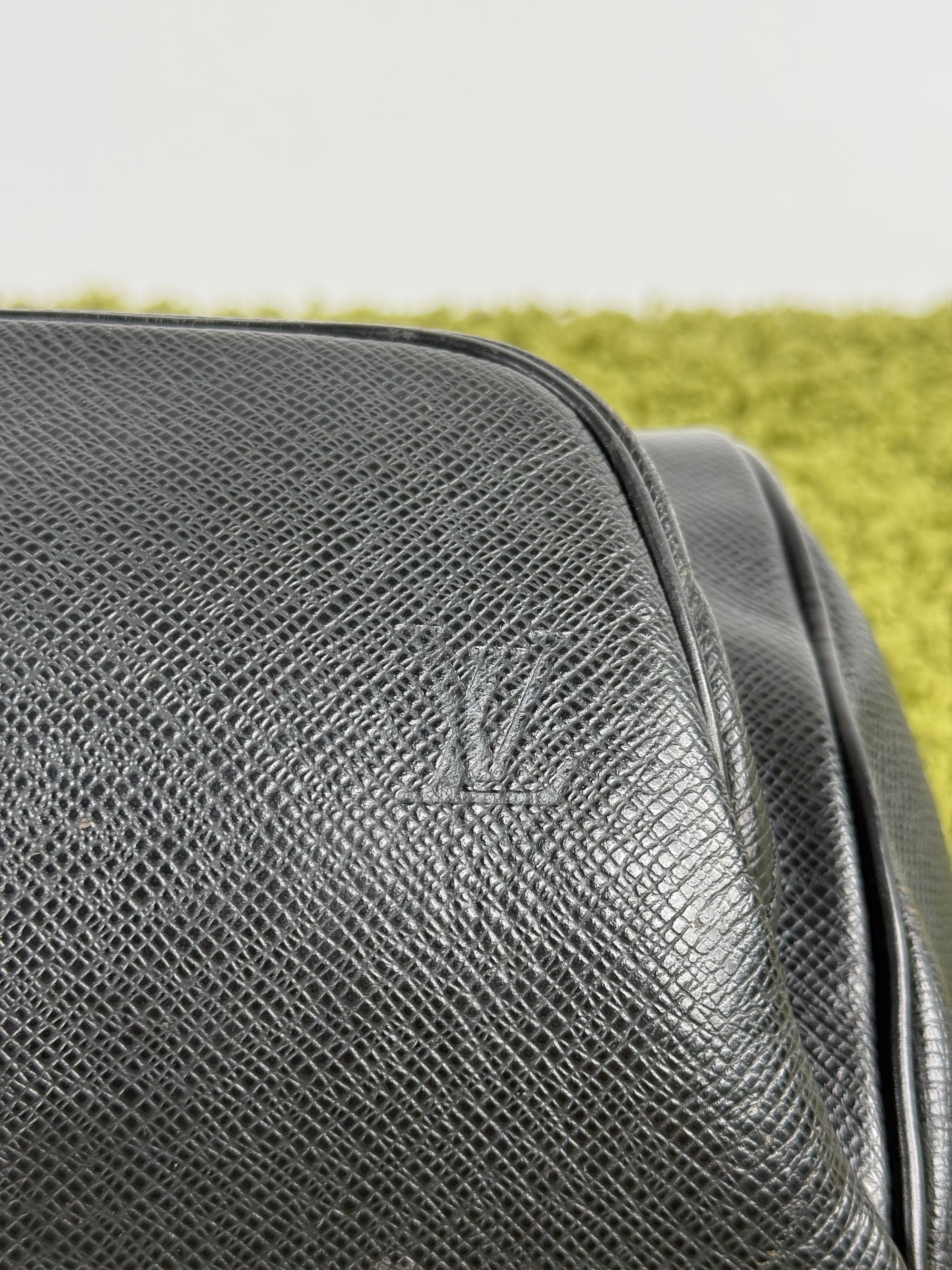 Zaino Cassiar Louis Vuitton in pelle Taiga Nero