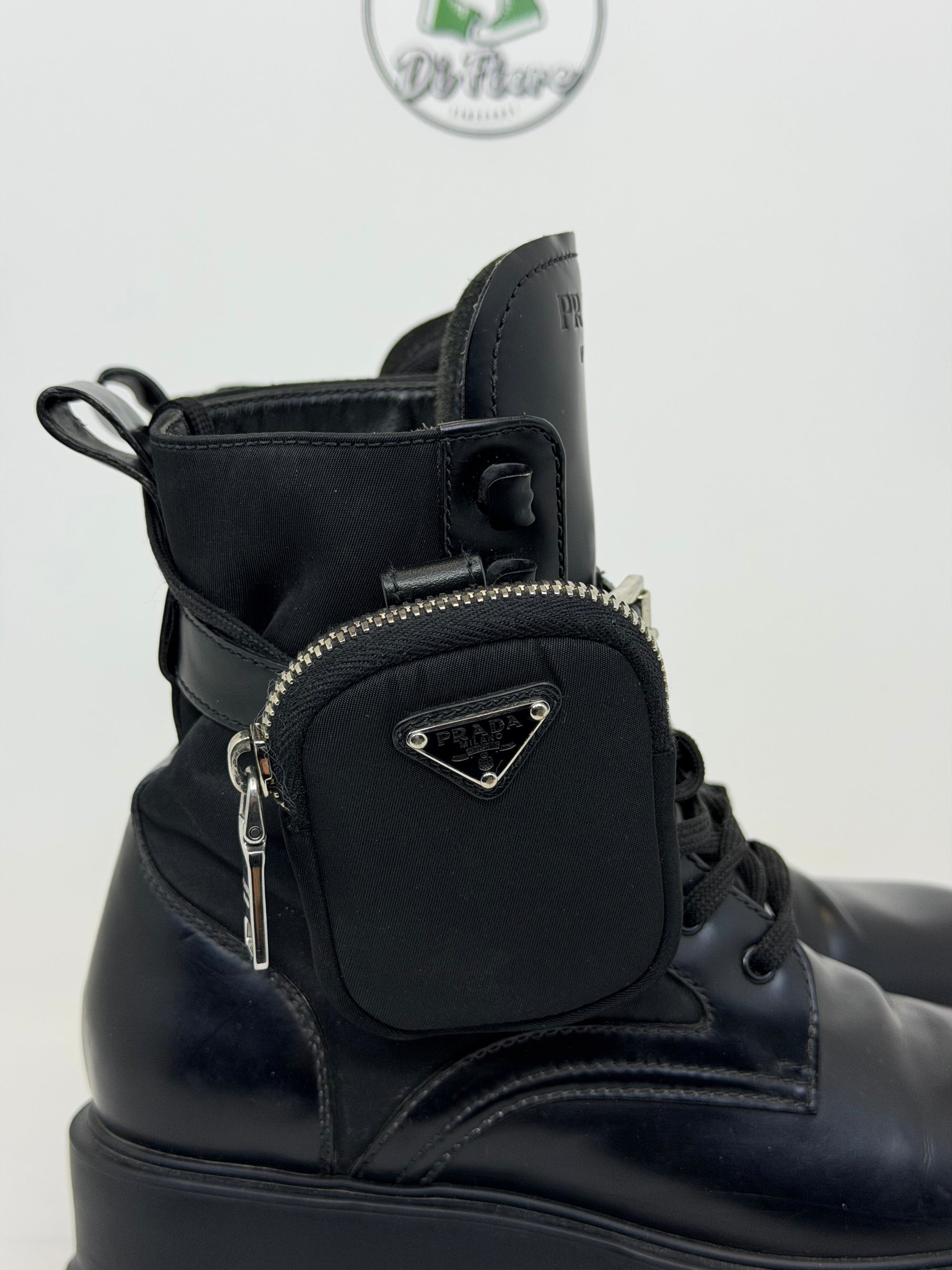 Stivali Prada Monolith in pelle e Re-nylon con pouch Size 36 nero