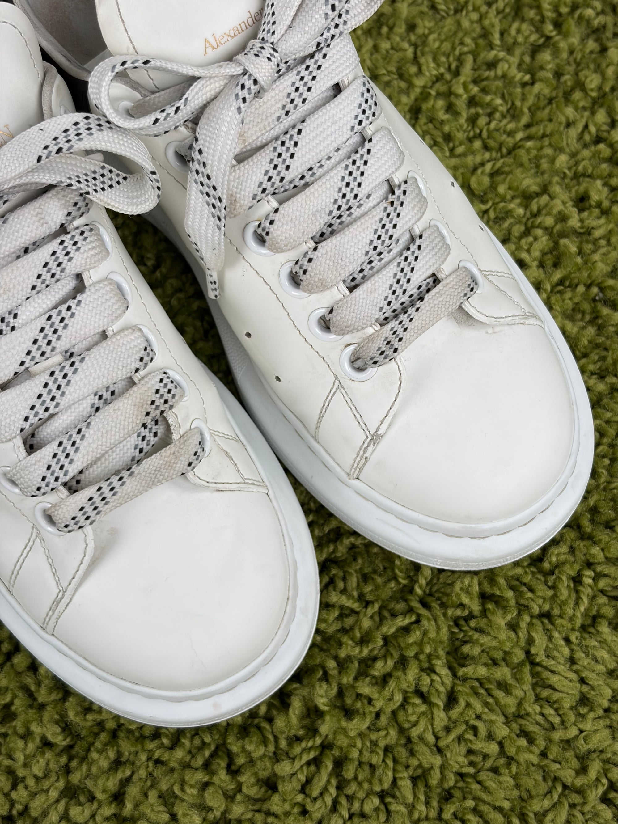 Mcqueen Size 39 bianche e nere