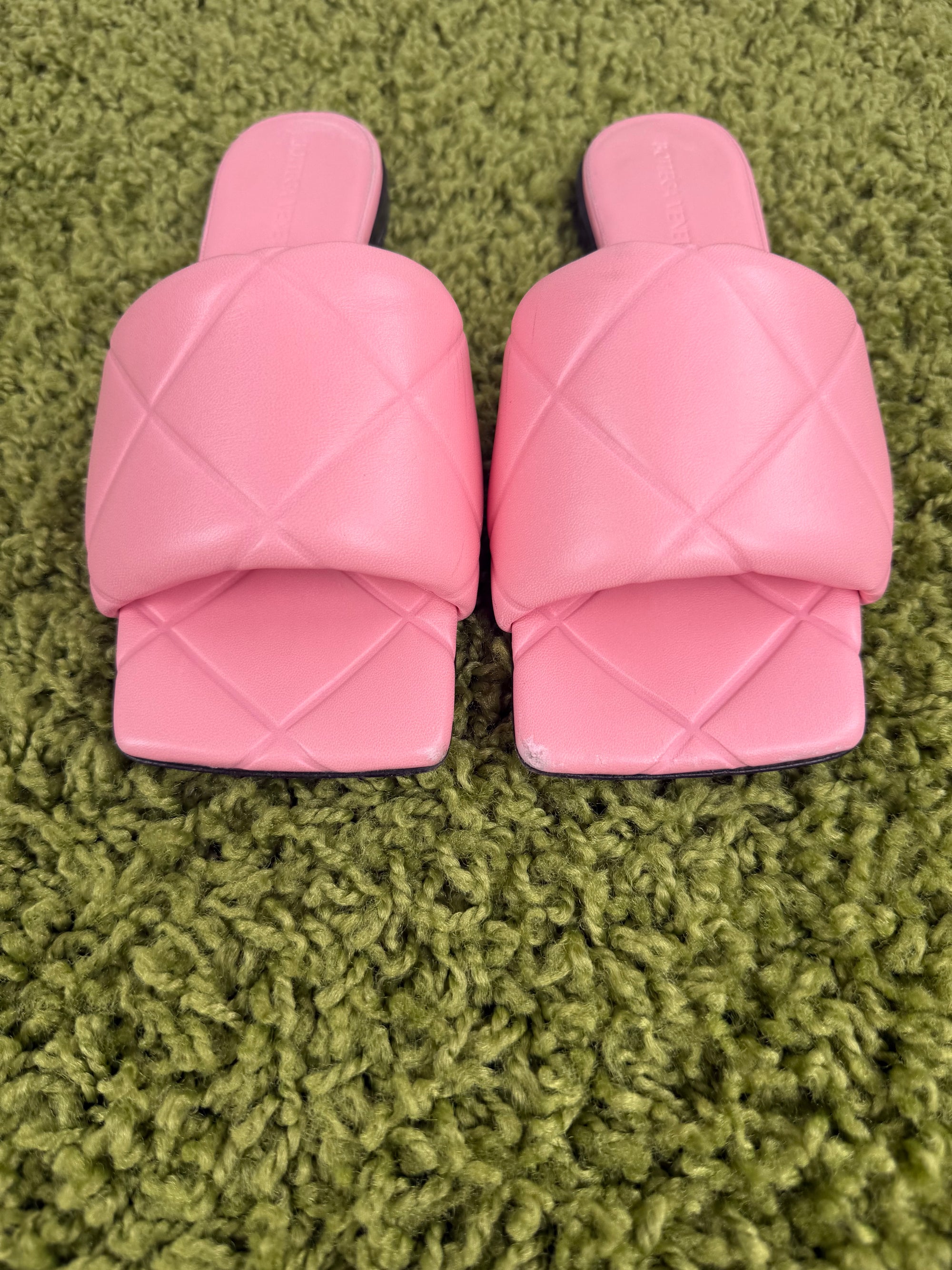 Bottega Veneta Lido Flat Sandal Rosa 36
