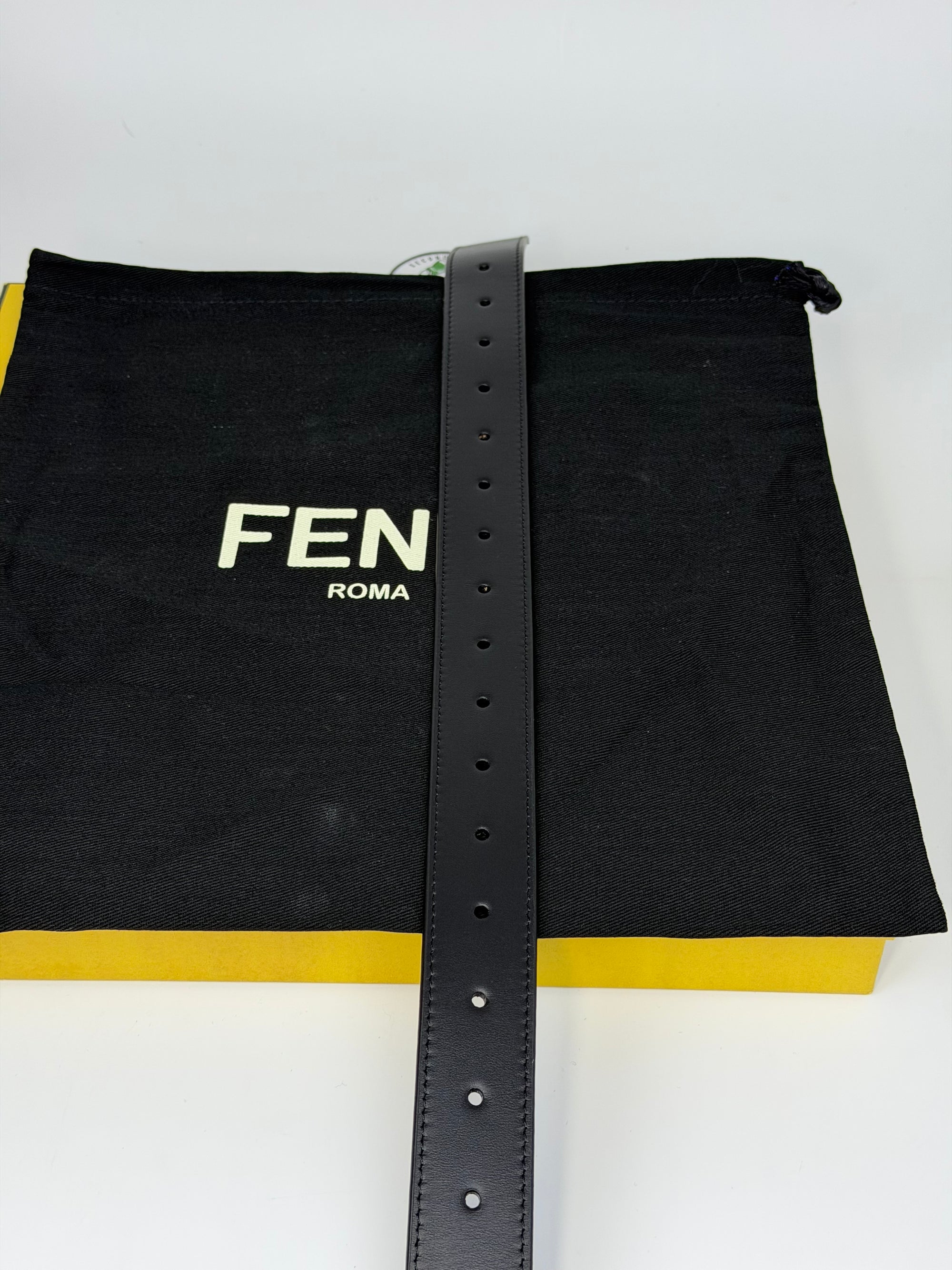 Cintura Fendi con portafogli nera
