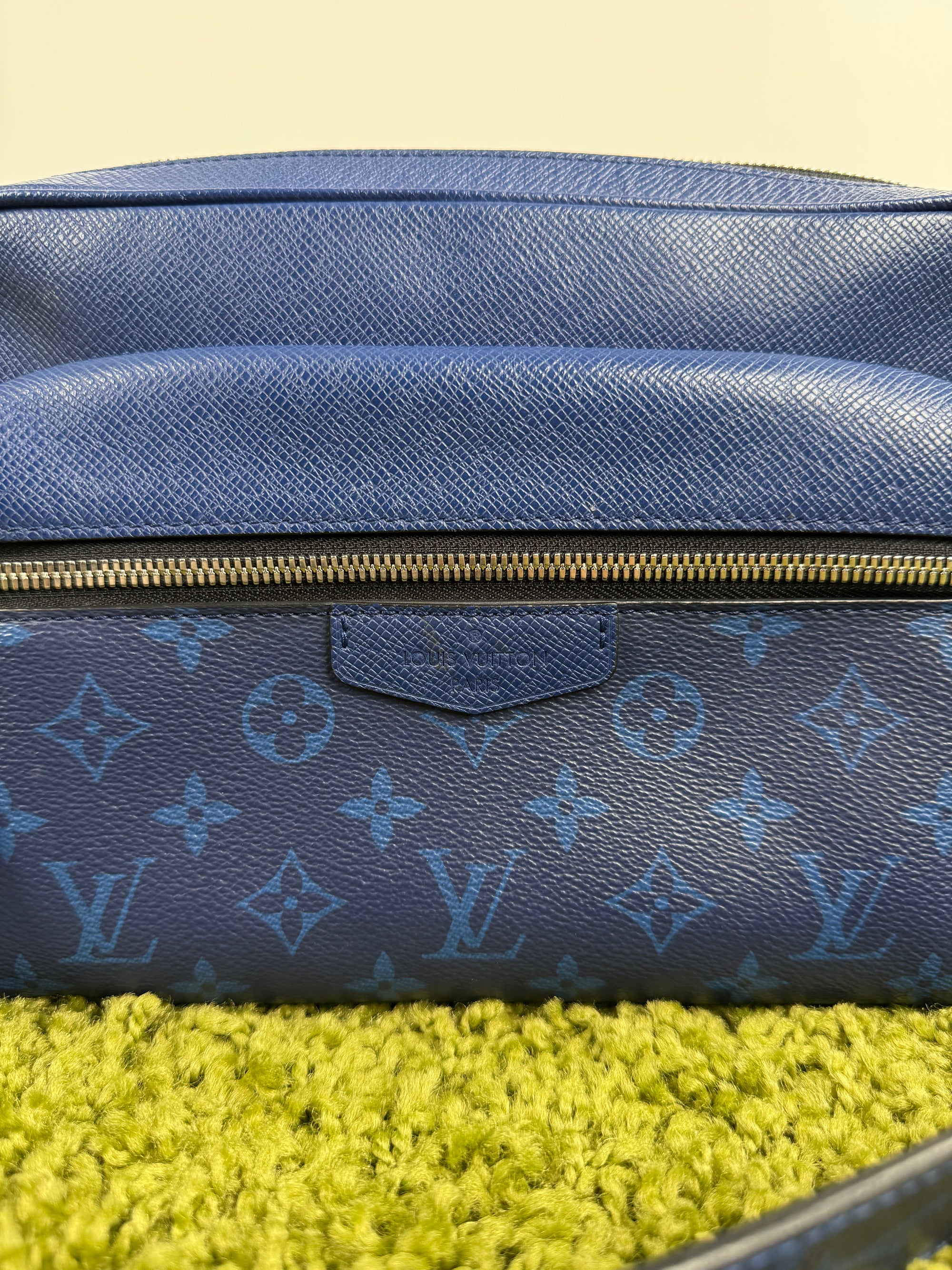 Borsello Outdoor Messenger Louis Vuitton in pelle Blu