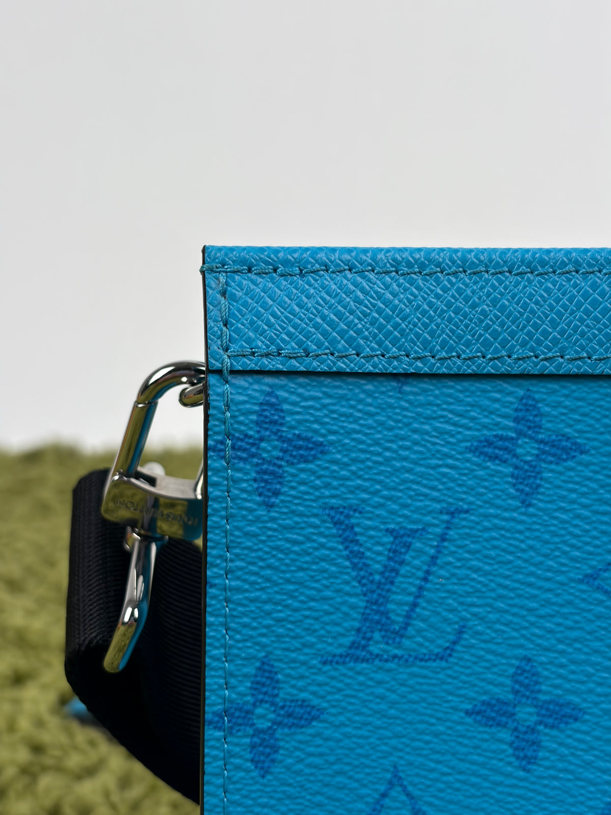 Mini Borsa a tracolla Louis Vuitton Gaston Azzurra