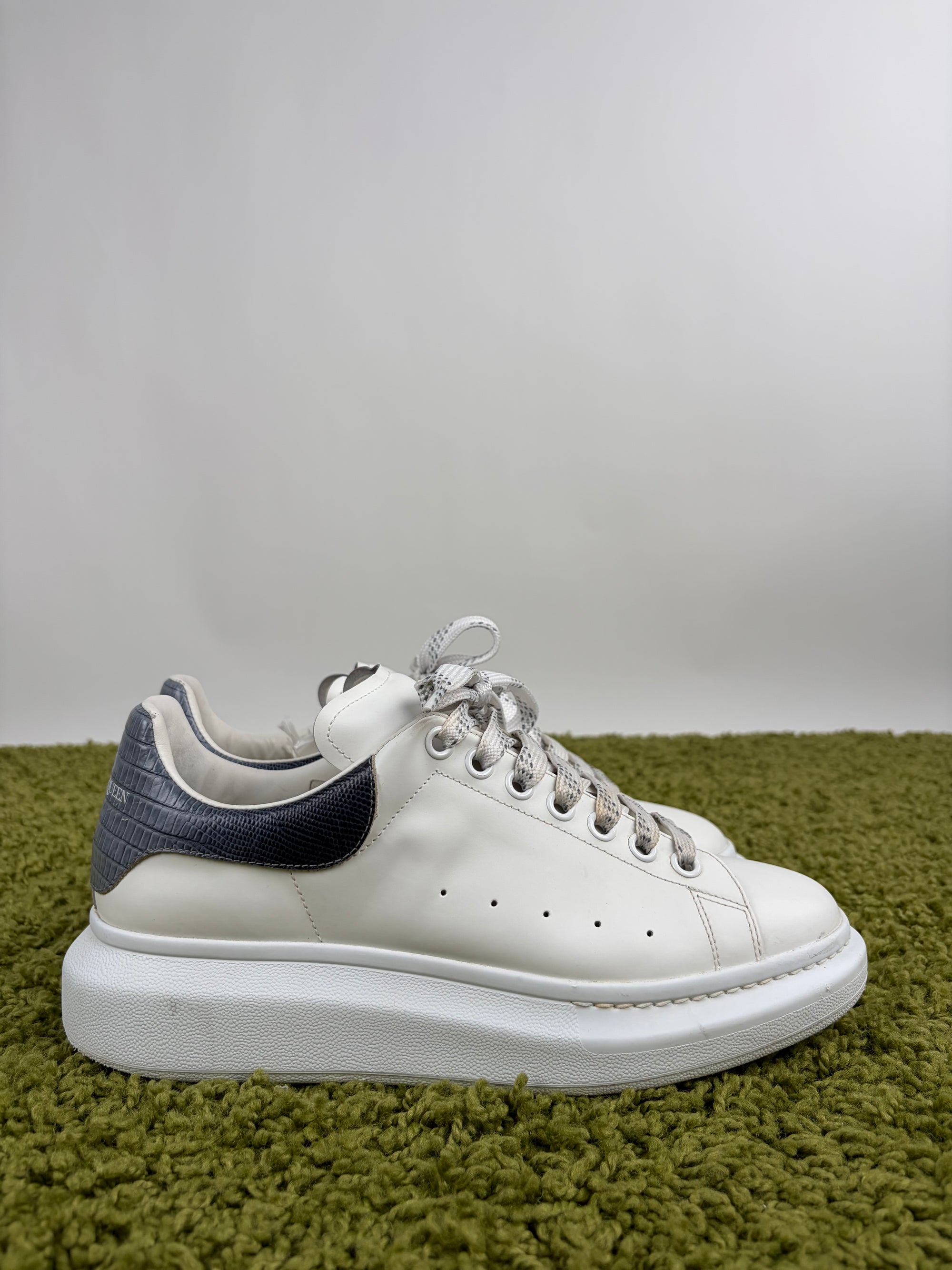 Mcqueen Size 42 bianche e blu