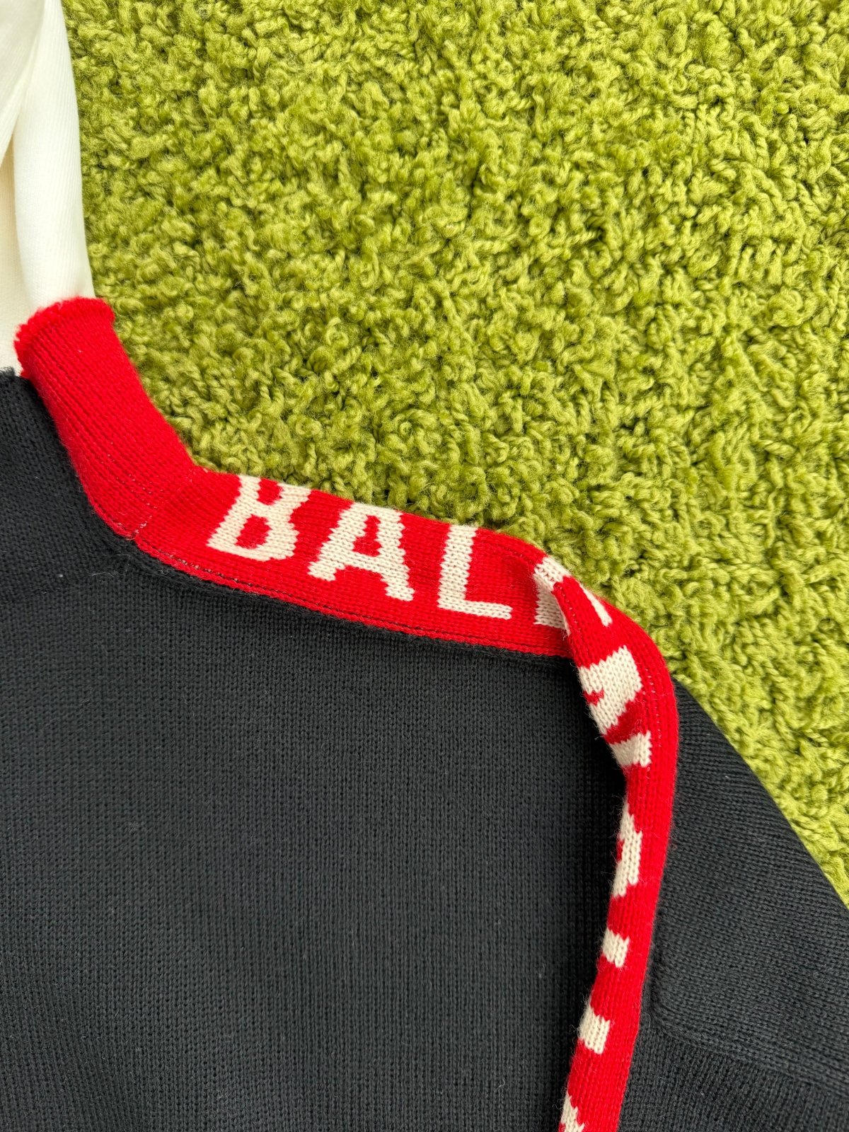 Felpa Balenciaga Knitted Crest Nera Multicolor S - Second Hand Di Fiore