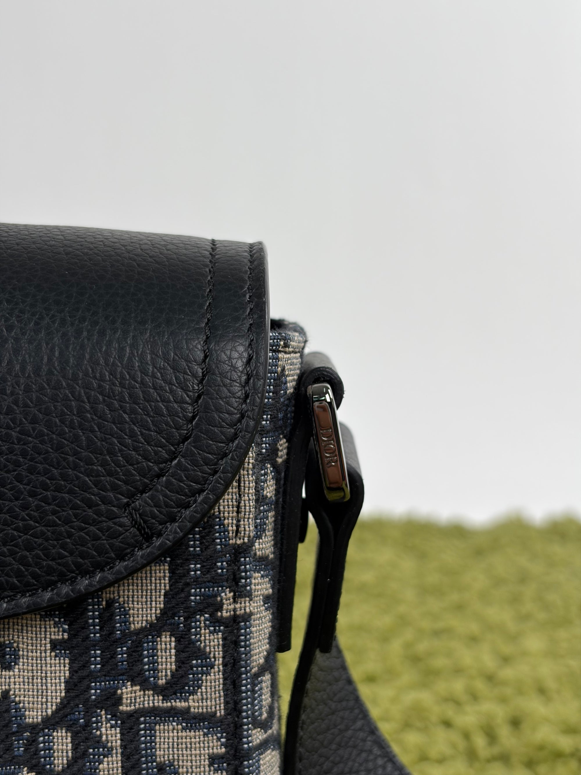 Borsello Dior Monogram blu e grigio