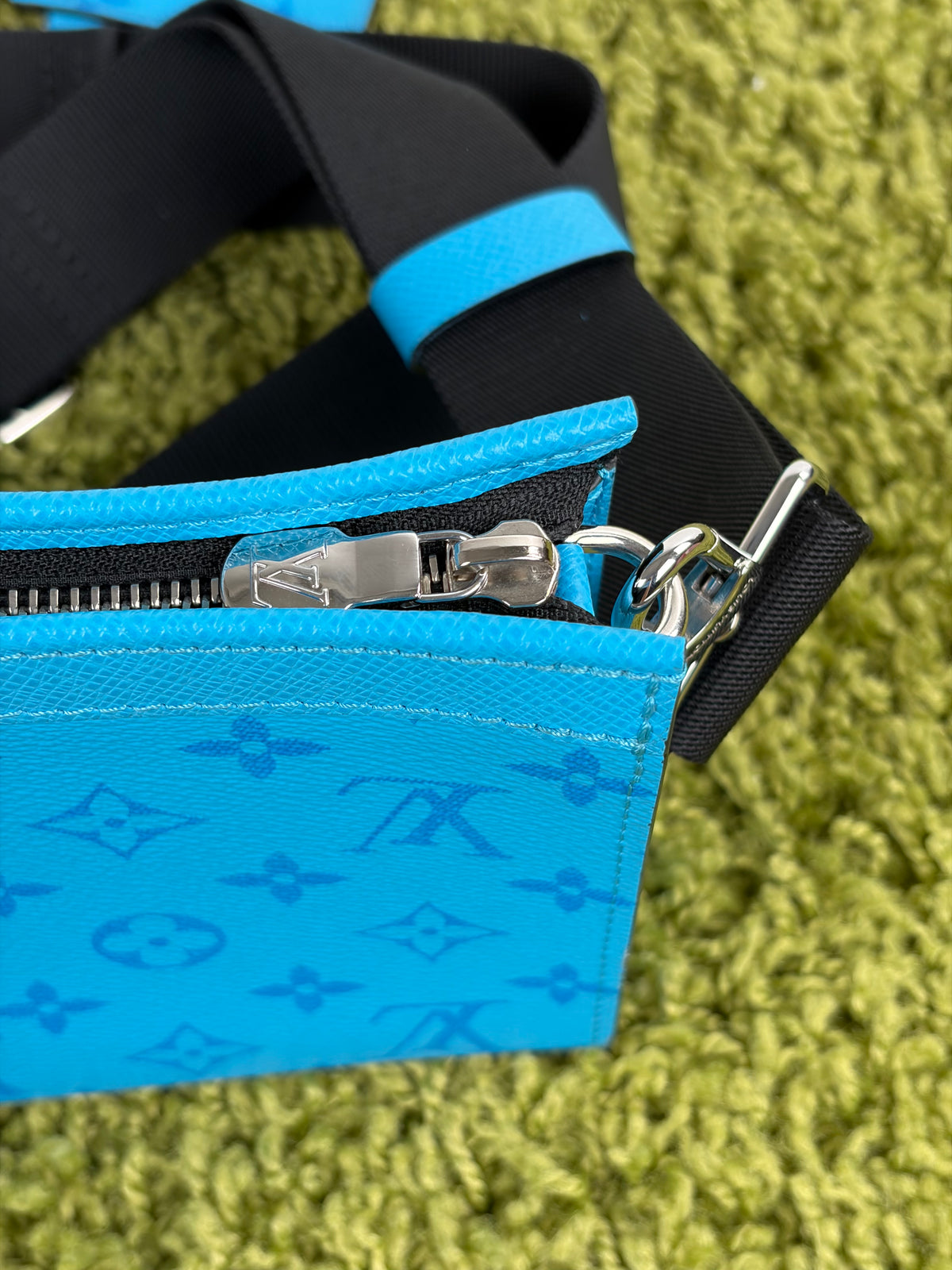 Mini Borsa a tracolla Louis Vuitton Gaston Azzurra