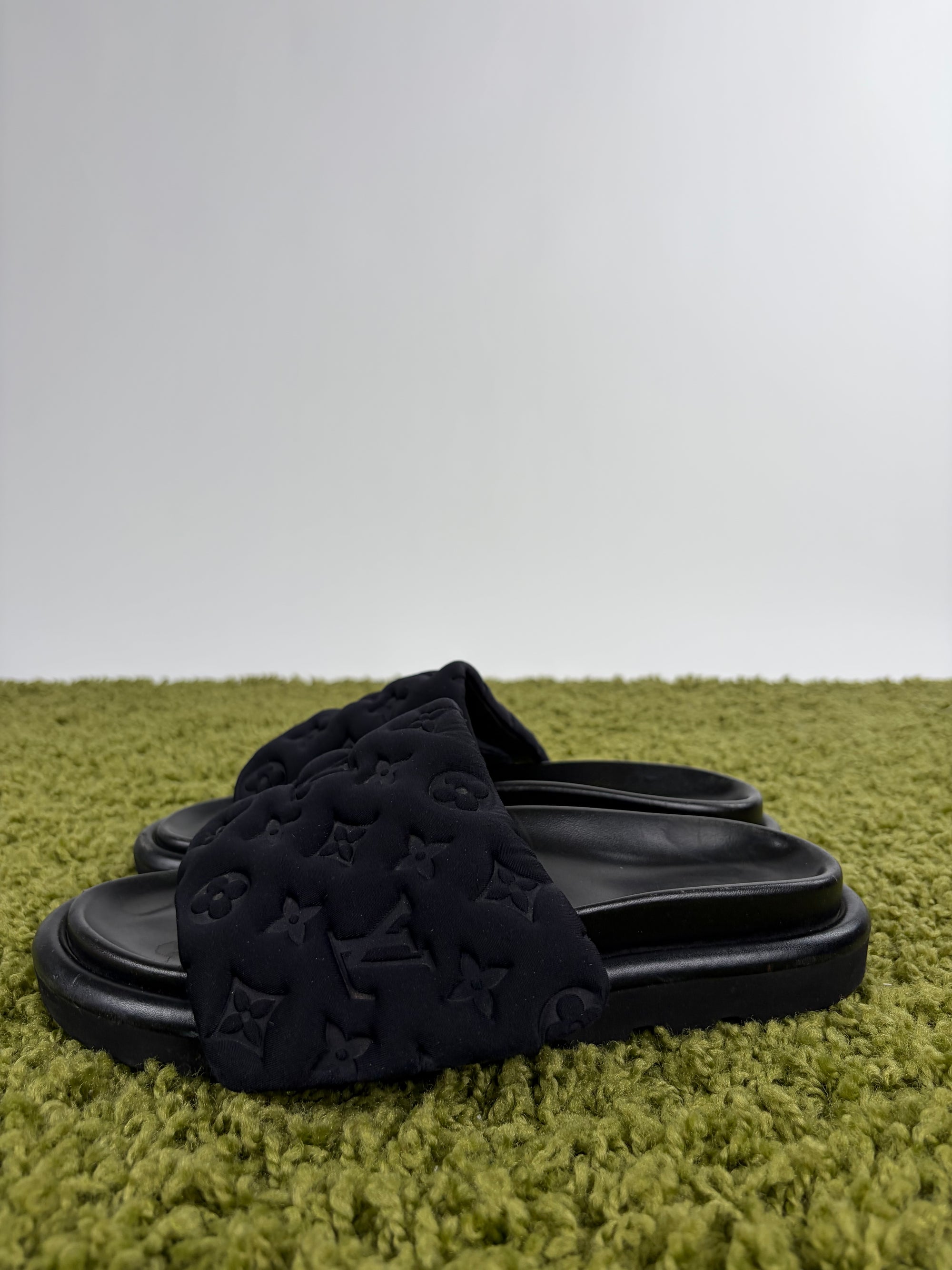 Sandali Louis vuitton Mule bassa pool pillow Size 40 neri