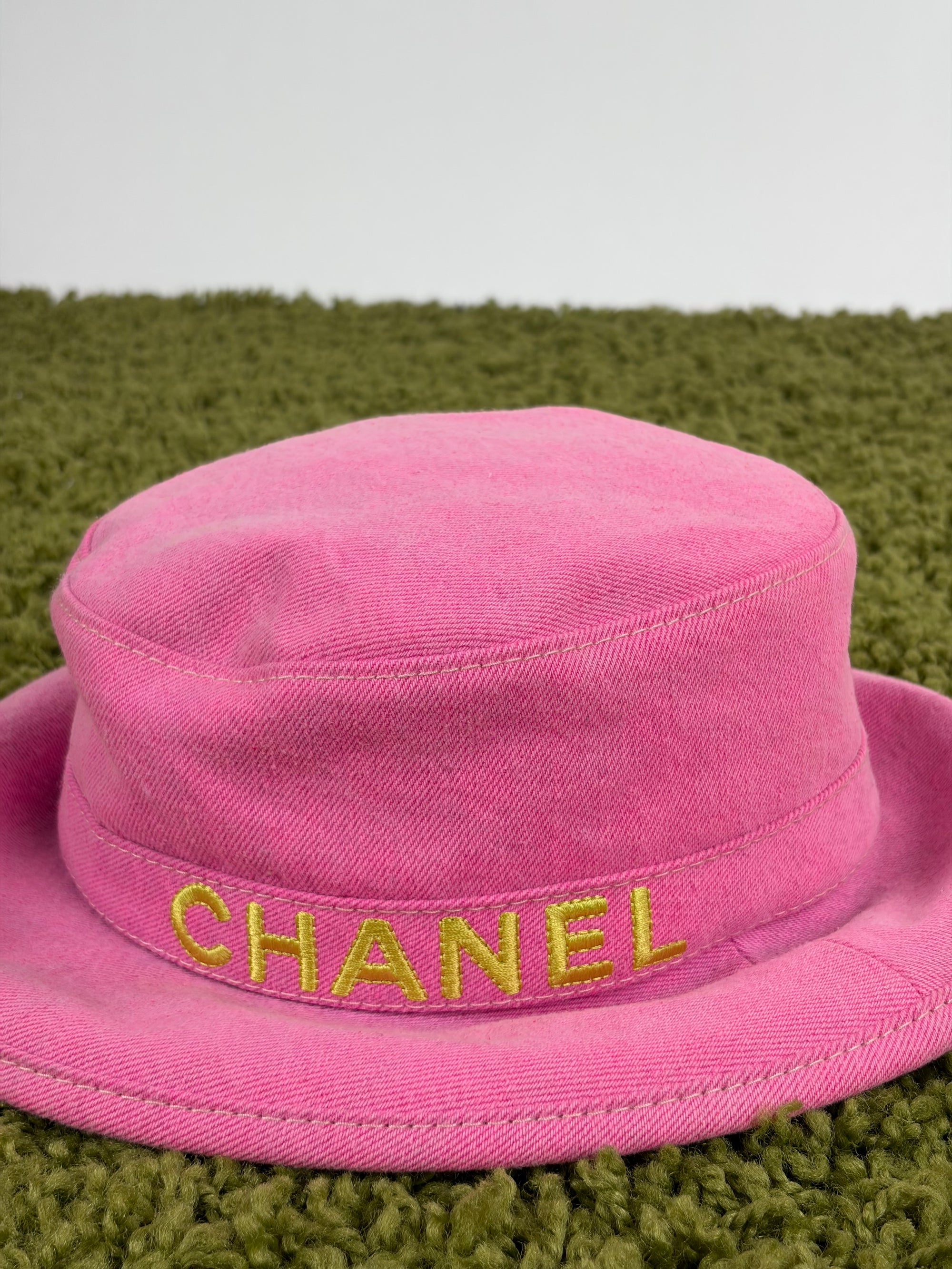 Cappello Chanel Rosa e giallo